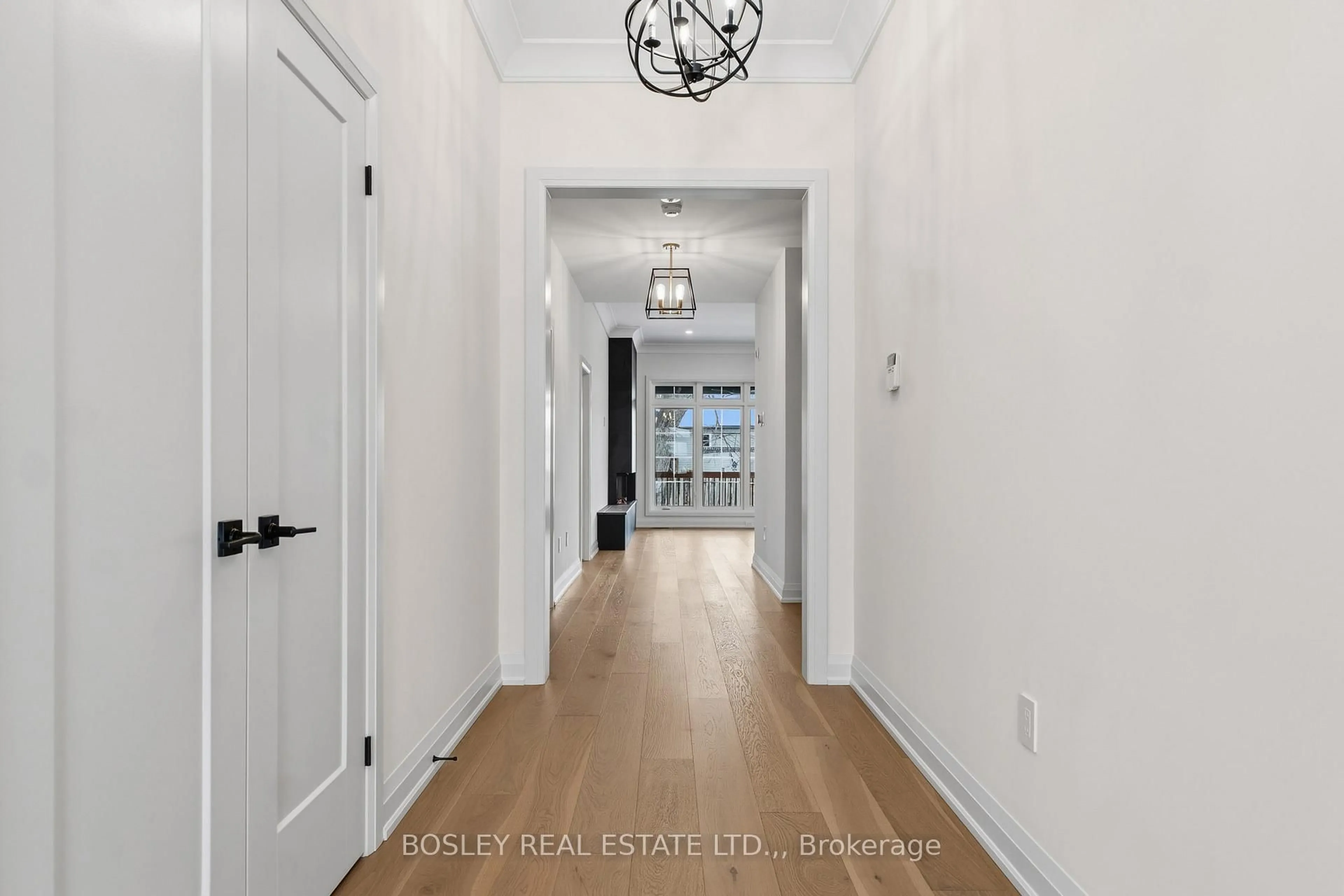 Indoor entryway for 60 Pleasant Ave, Fort Erie Ontario L0S 1N0