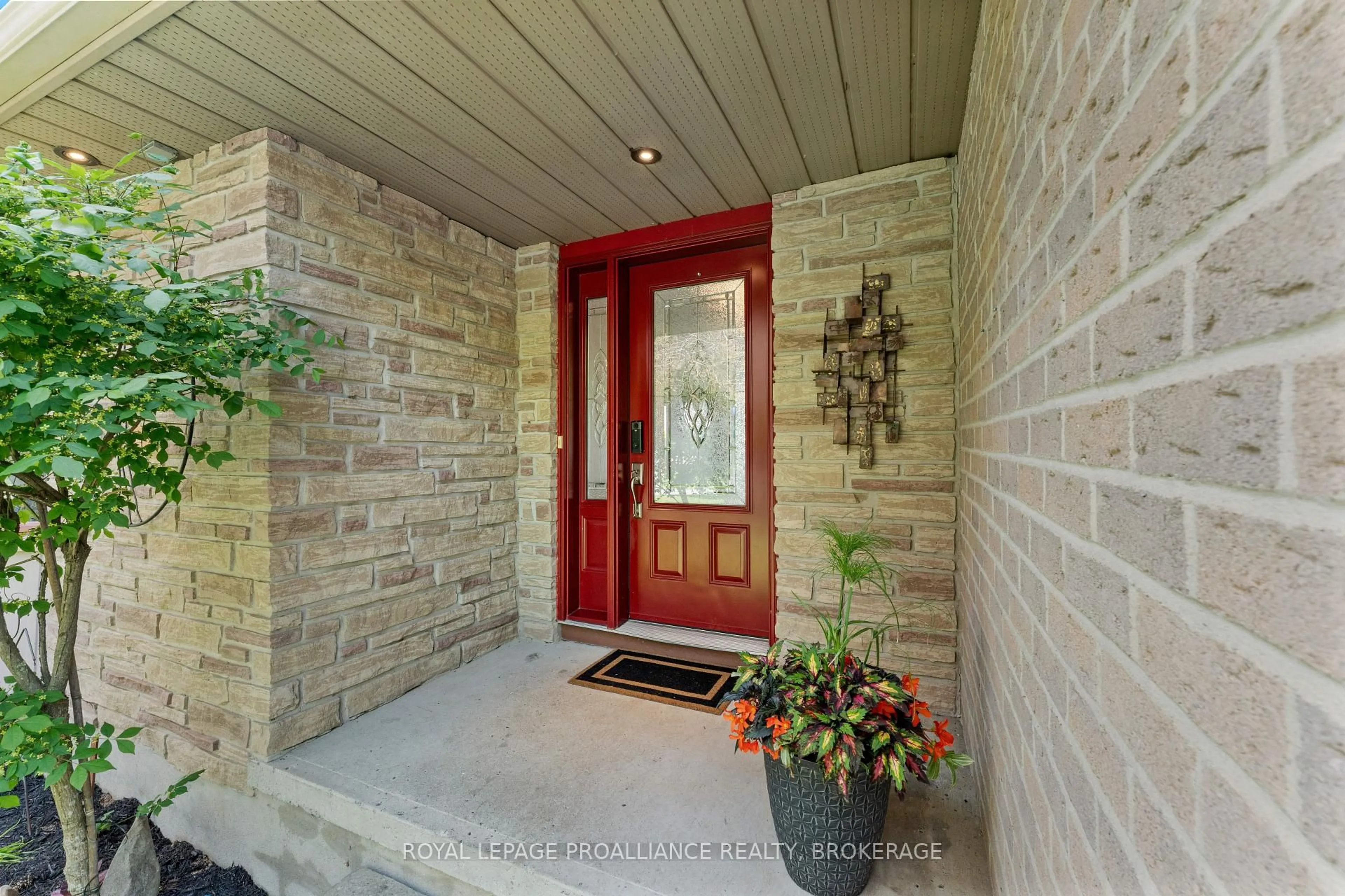 Indoor entryway for 80 Limeridge Dr, Kingston Ontario K7K 6L8