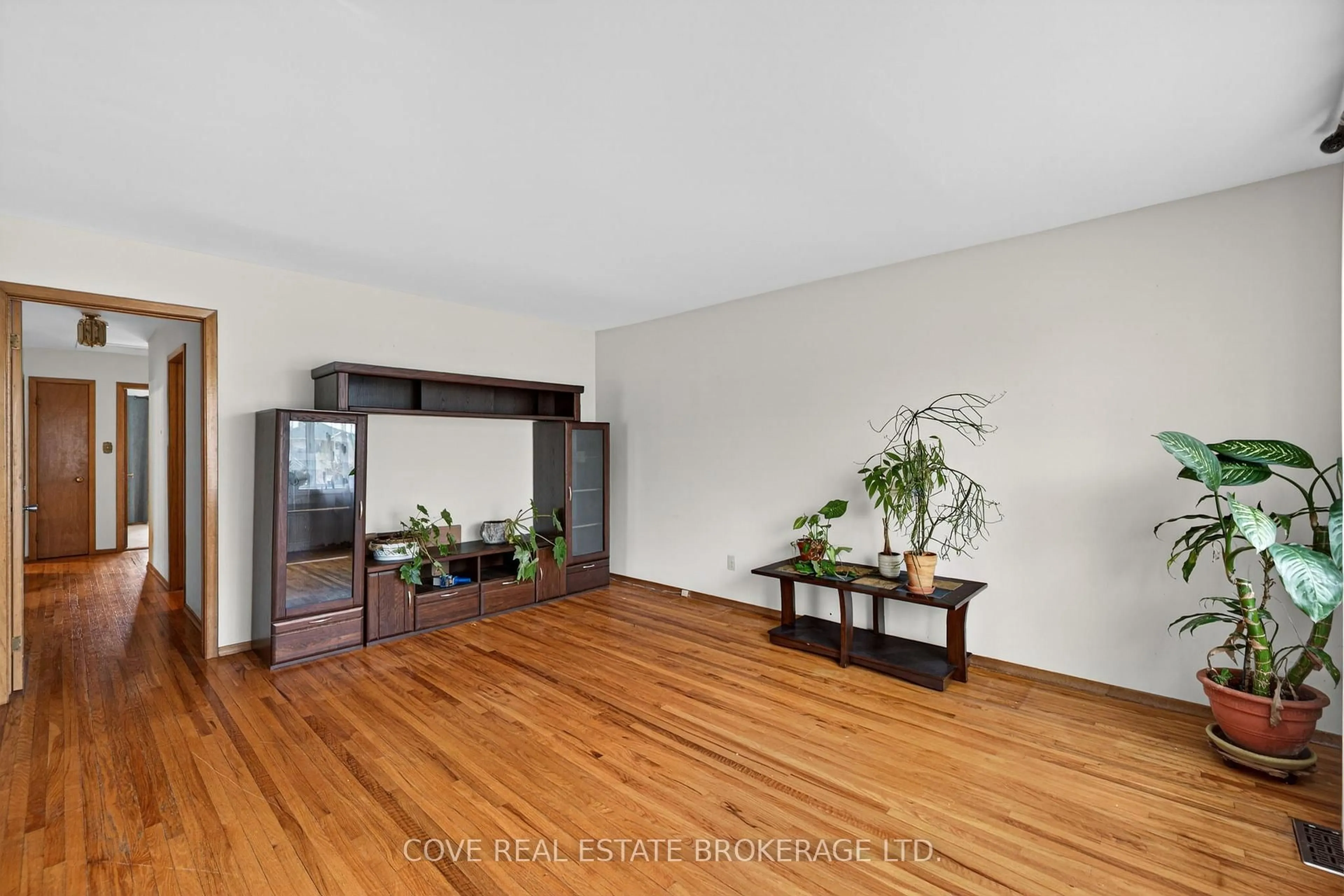 Unknown for 999 Willow Dr, London South Ontario N6E 1P4