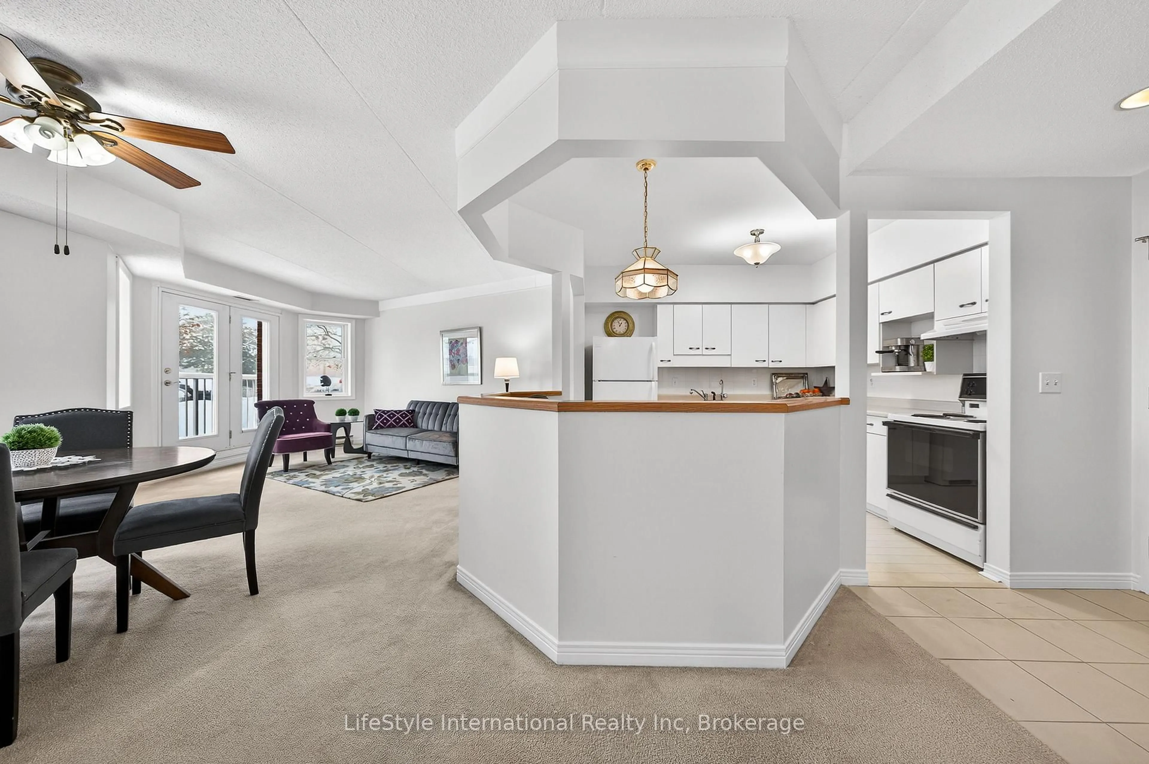 Open concept kitchen, ceramic/tile floor for 208 Silvercreek Pkwy #103, Guelph Ontario N1H 8H2