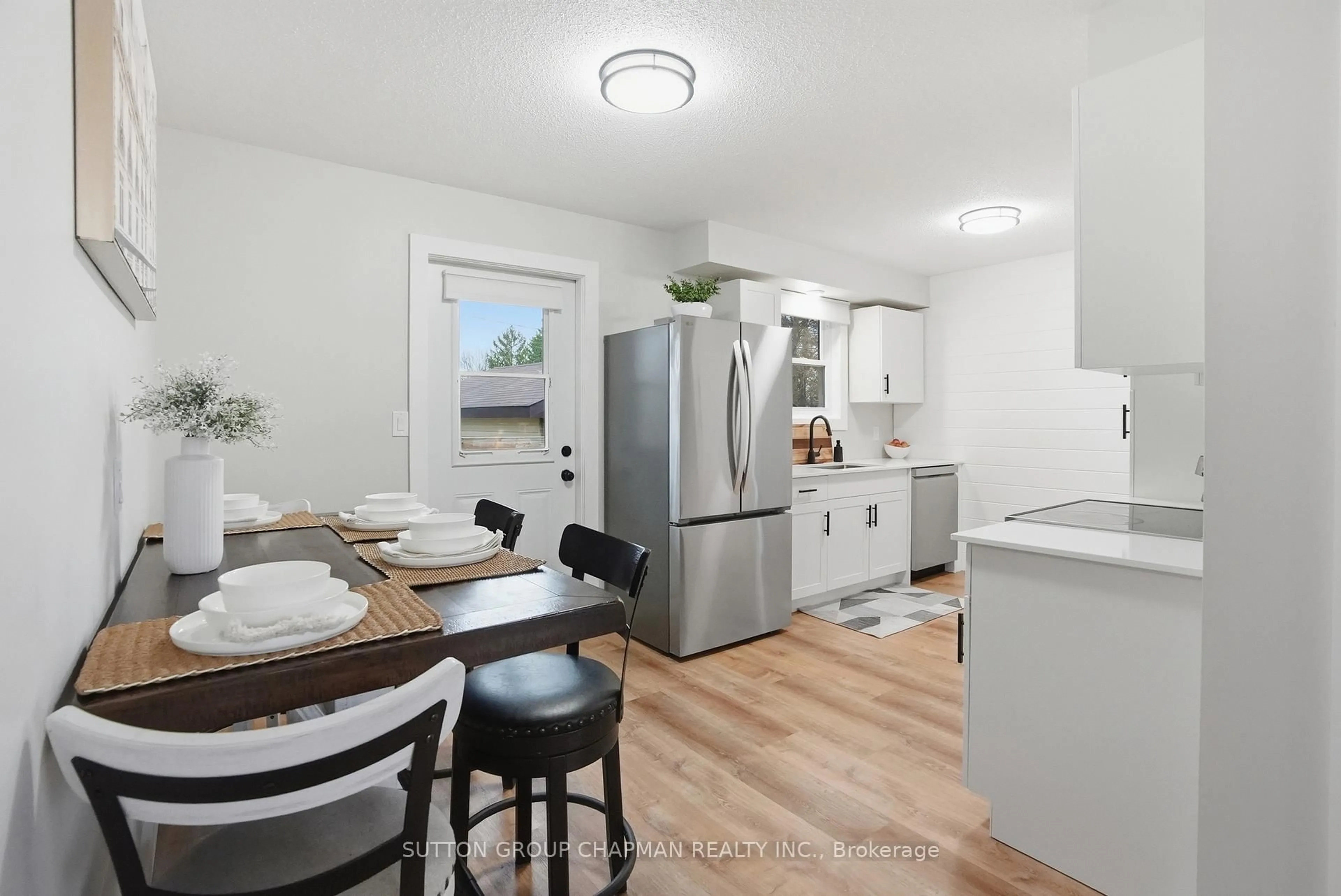 Open concept kitchen, unknown for 136 South Edgeware Rd, St. Thomas Ontario N5P 2H6