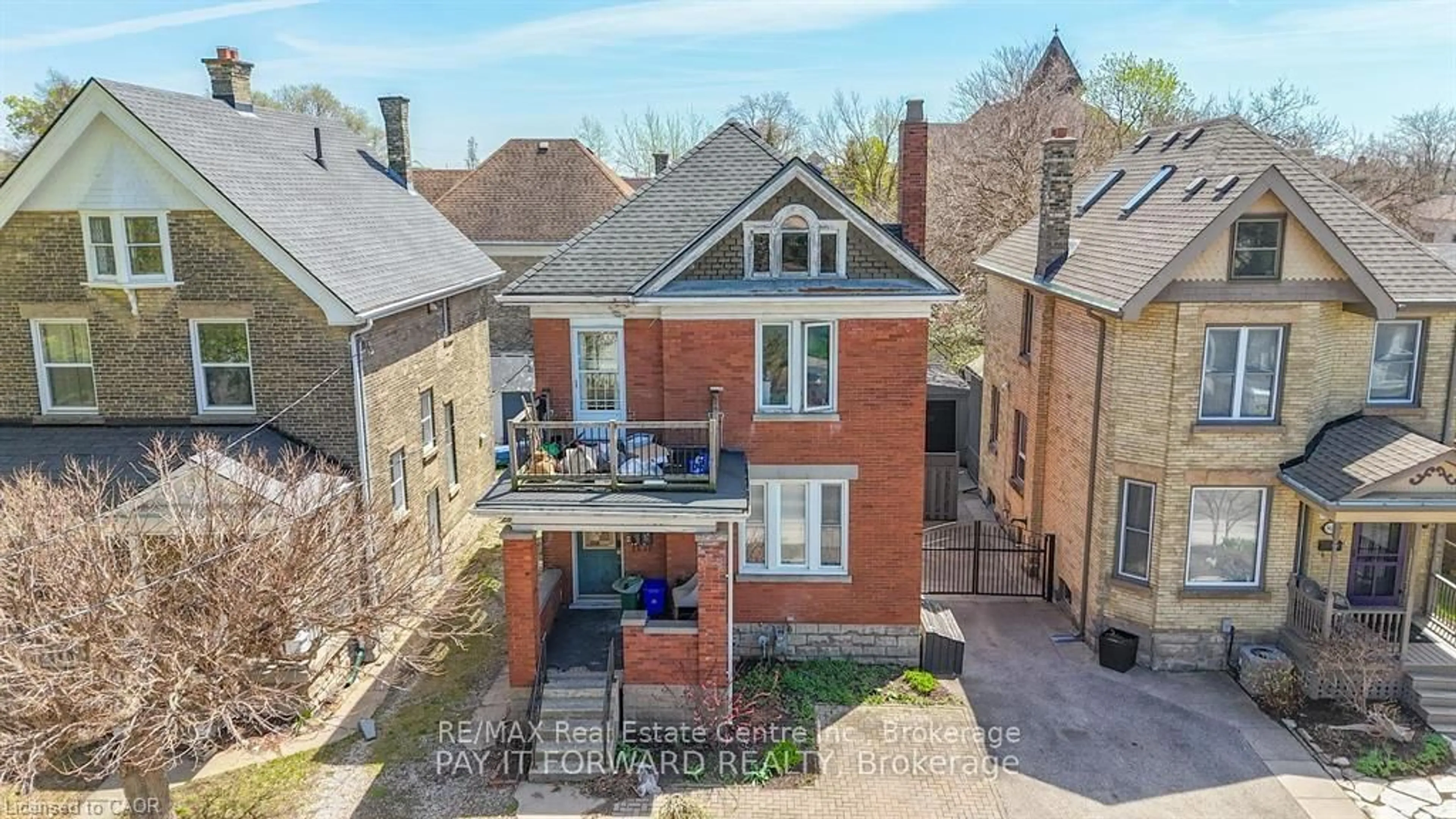 A pic from outside/outdoor area/front of a property/back of a property/a pic from drone, street for 867 Queens Ave, London East Ontario N5W 3H7
