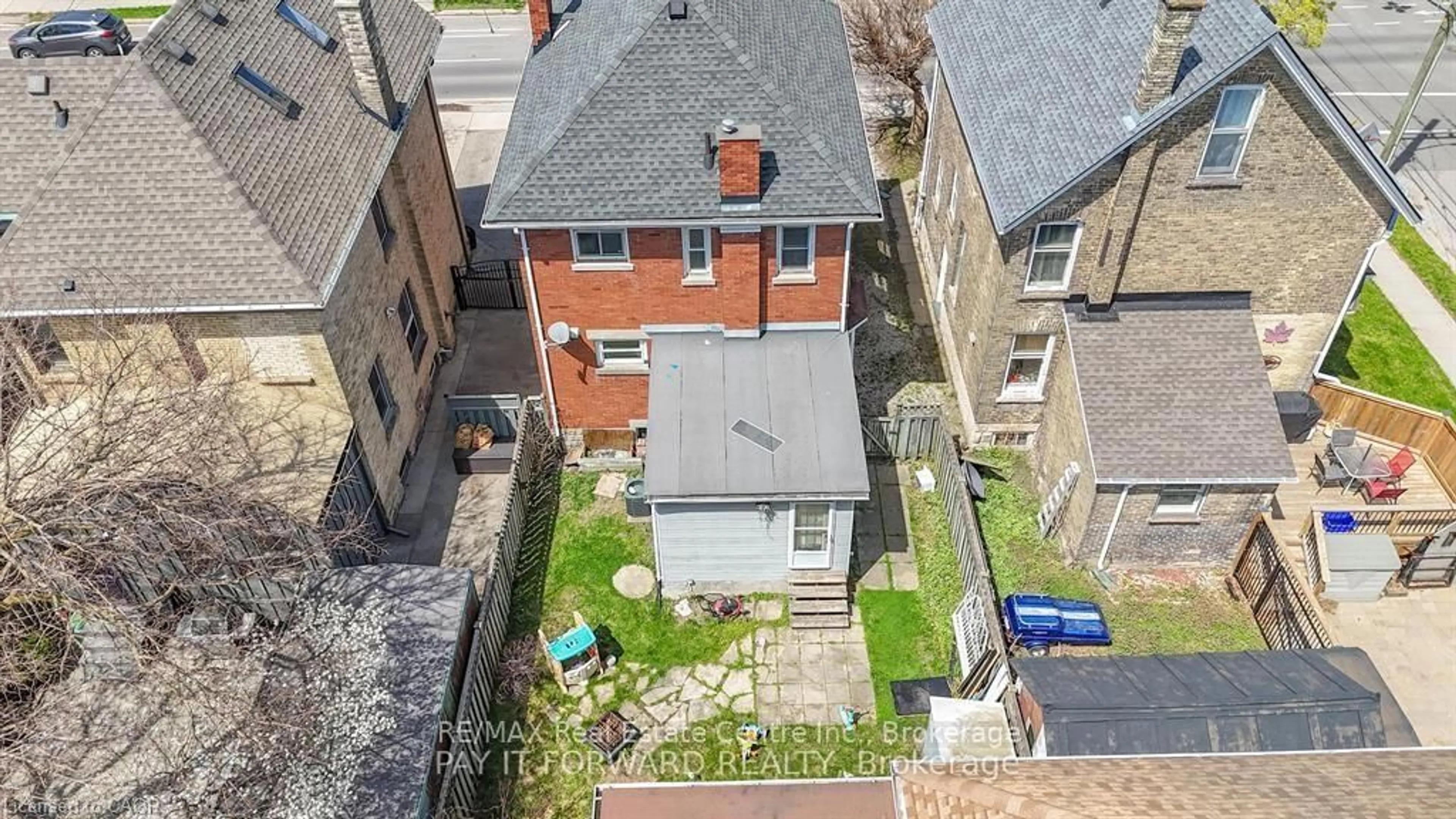 A pic from outside/outdoor area/front of a property/back of a property/a pic from drone, street for 867 Queens Ave, London East Ontario N5W 3H7