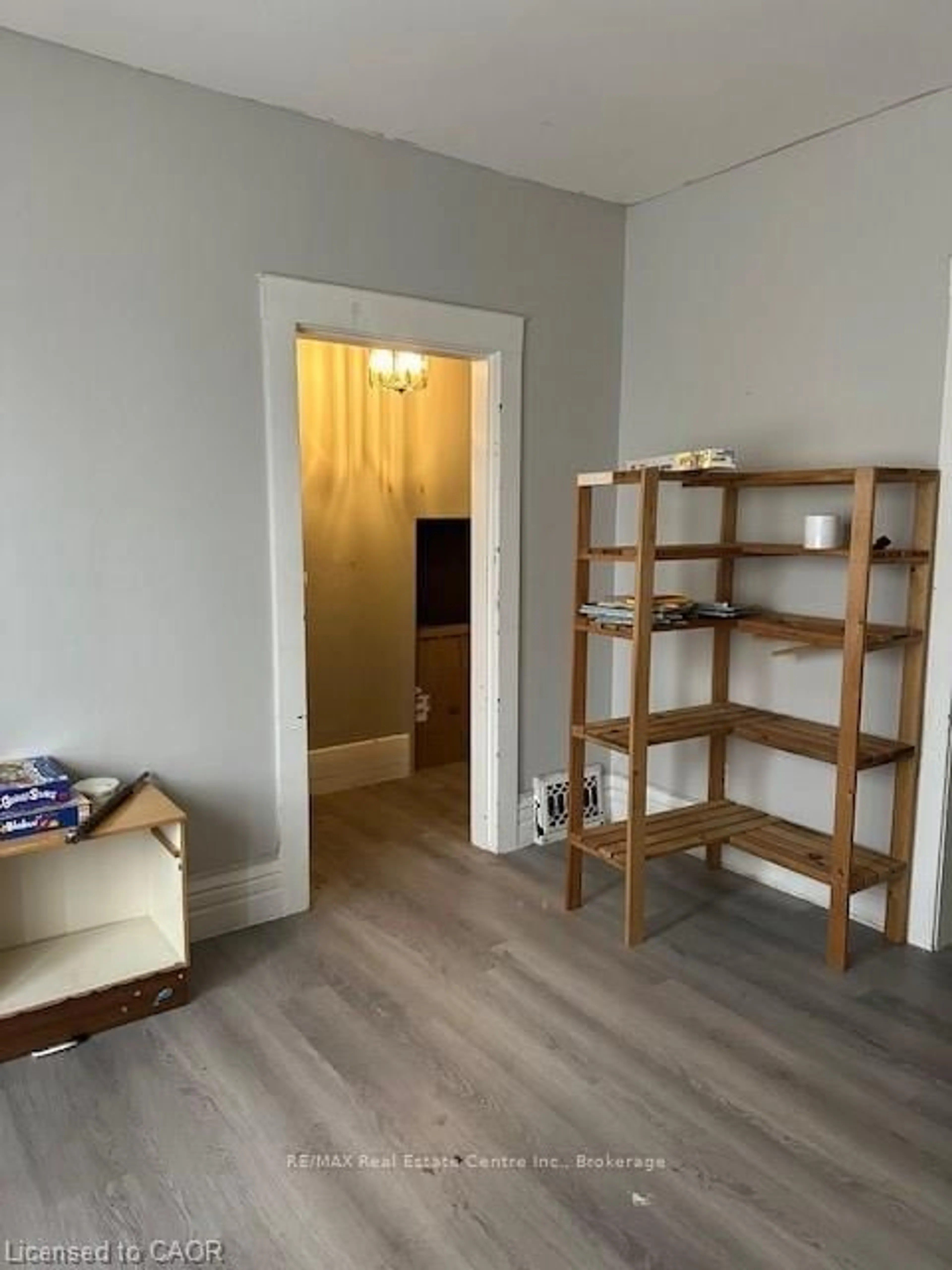 A pic of a room for 867 Queens Ave, London East Ontario N5W 3H7