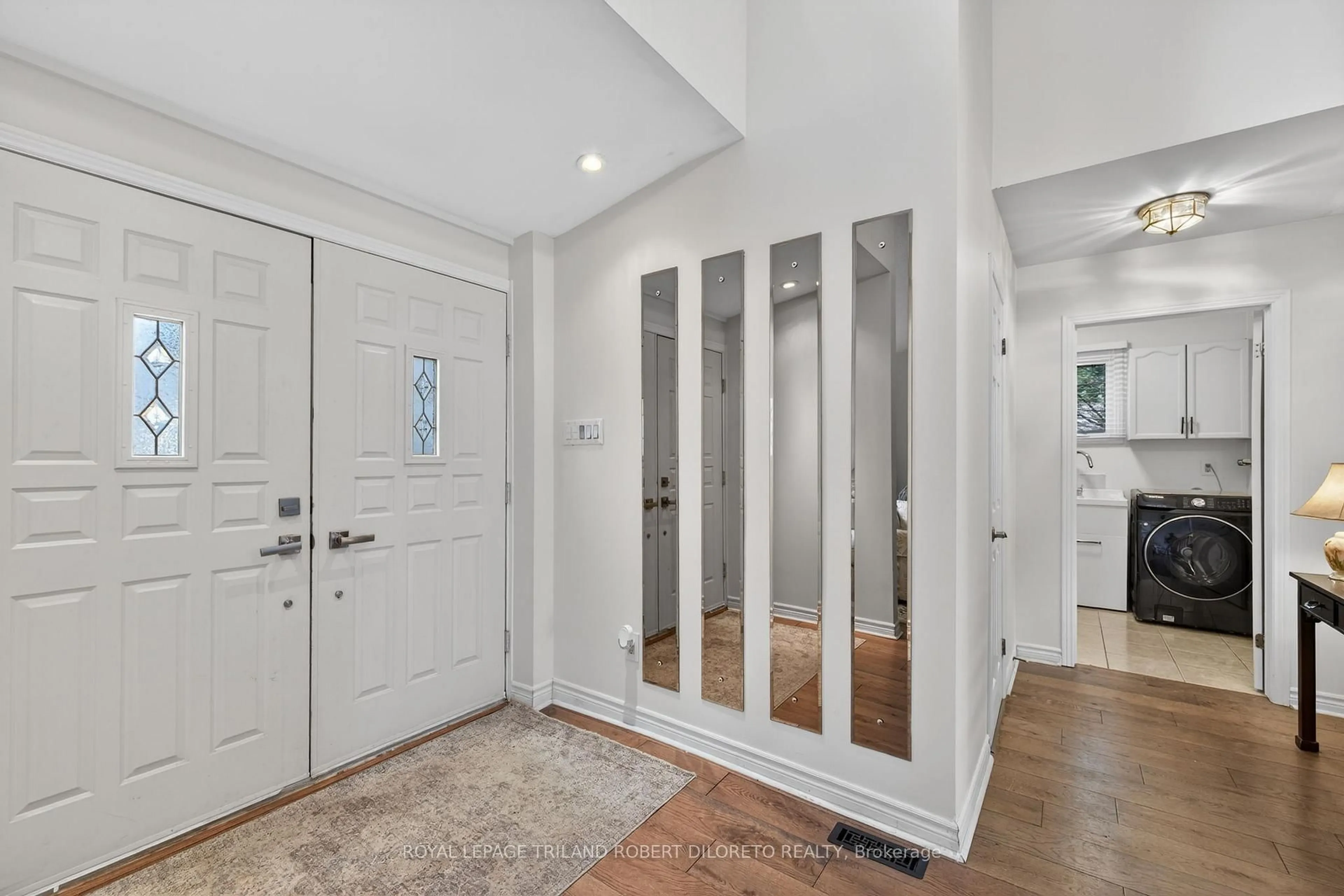 Indoor entryway for 66 Chalfont Cres, London North Ontario N6H 4Y3