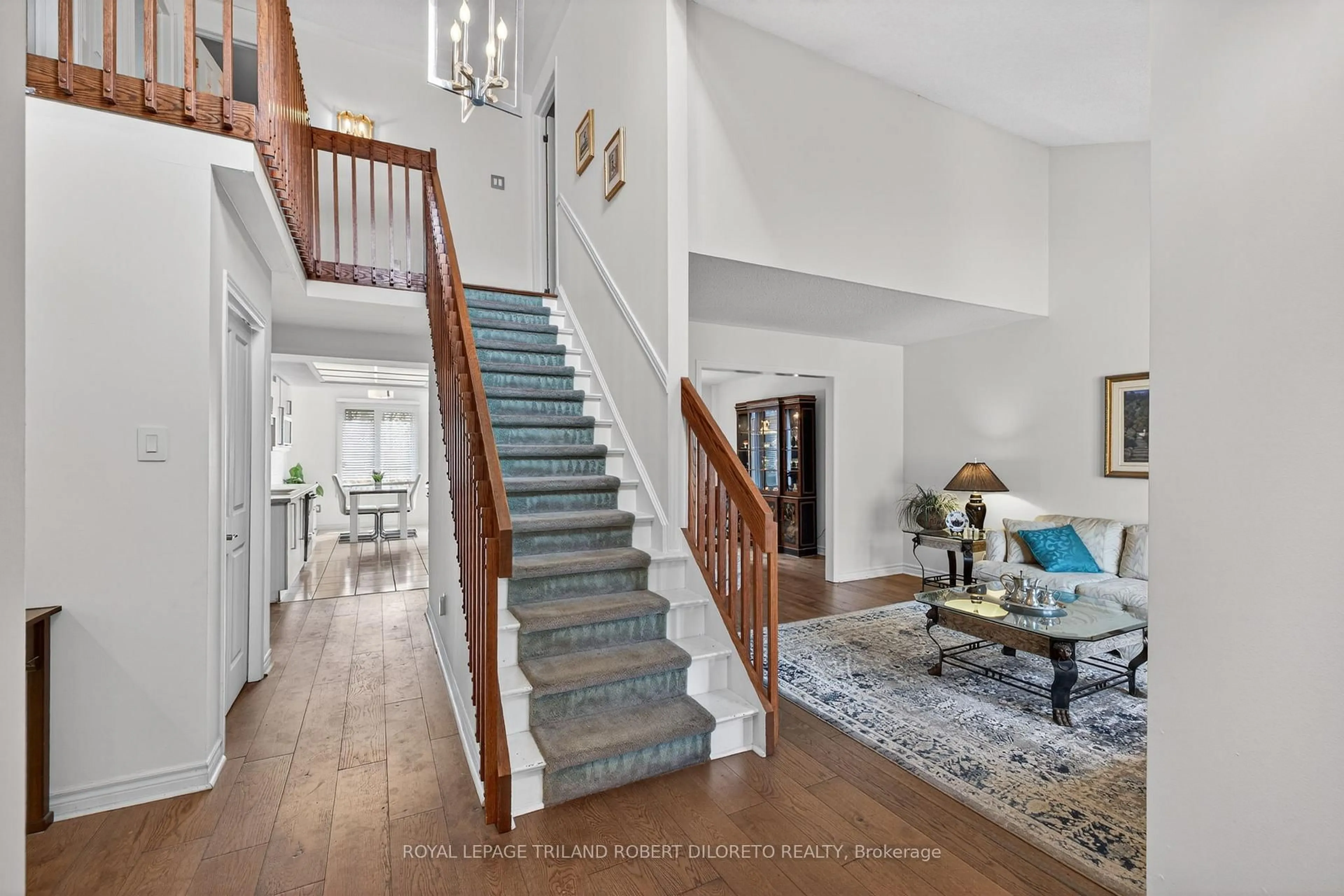 Indoor entryway for 66 Chalfont Cres, London North Ontario N6H 4Y3