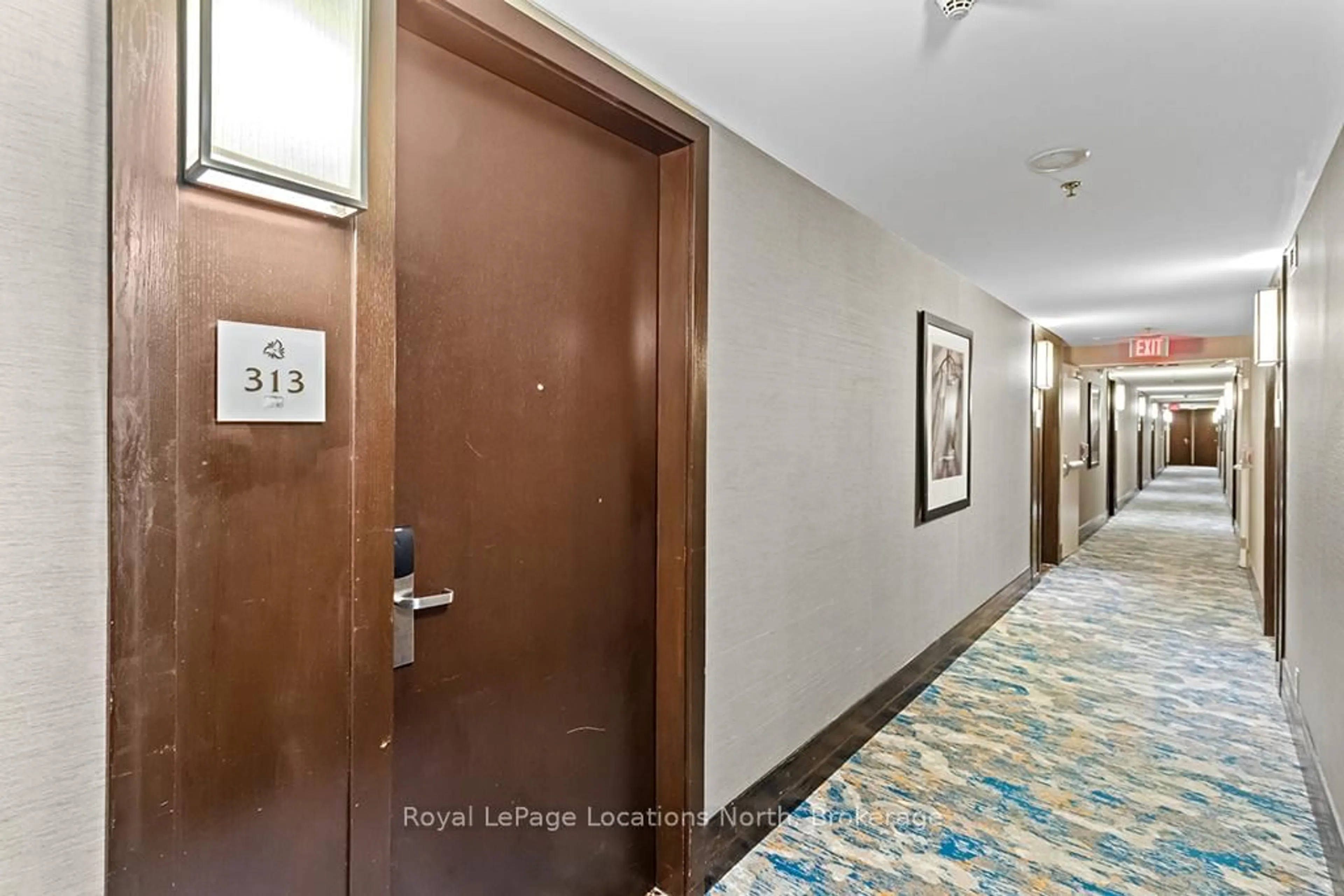 Indoor foyer for 220 GORD CANNING Dr #313, Blue Mountains Ontario L9Y 0V2