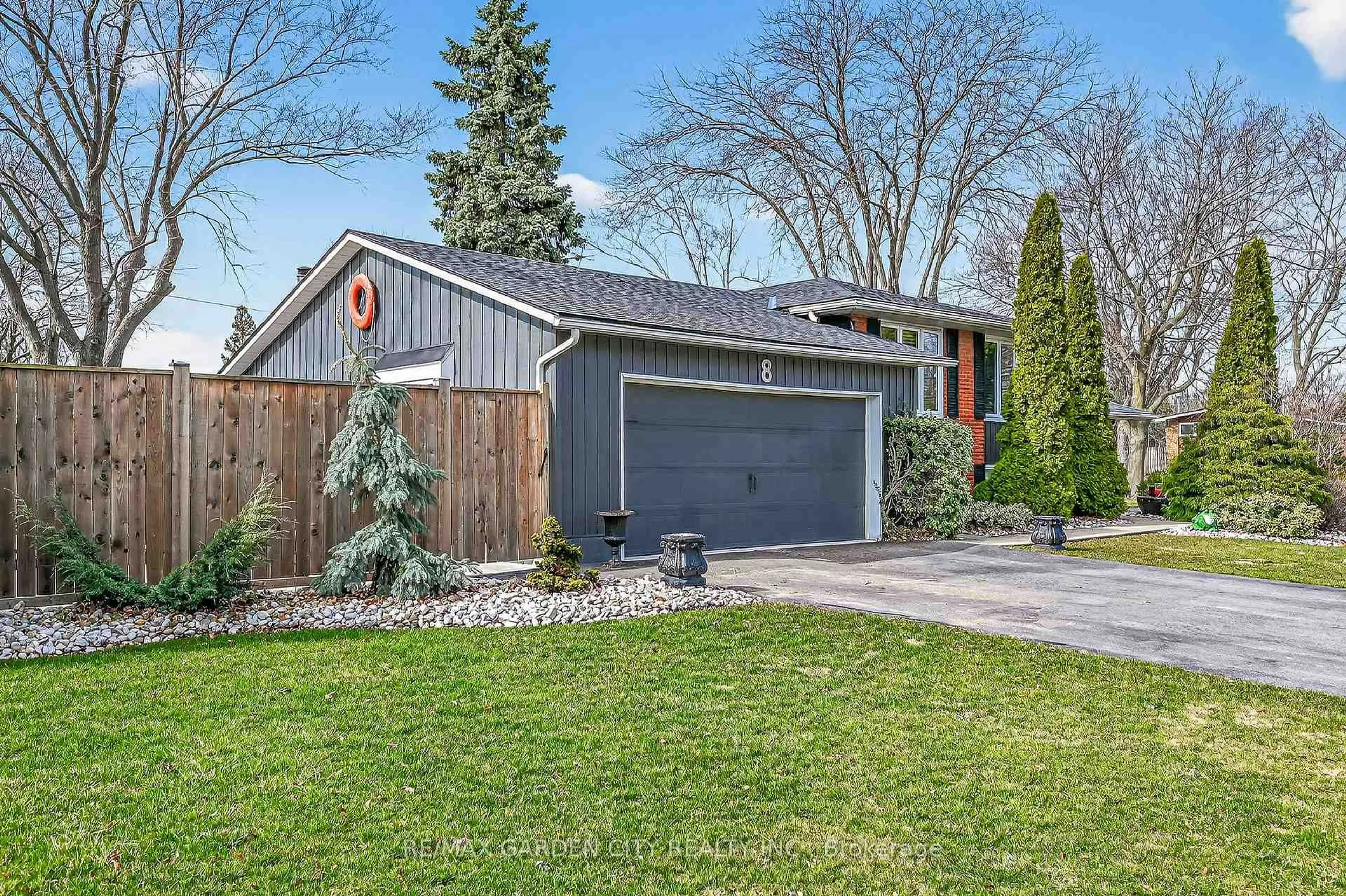 Unknown for 8 BENDAMERE Dr, Grimsby Ontario L3M 2N3