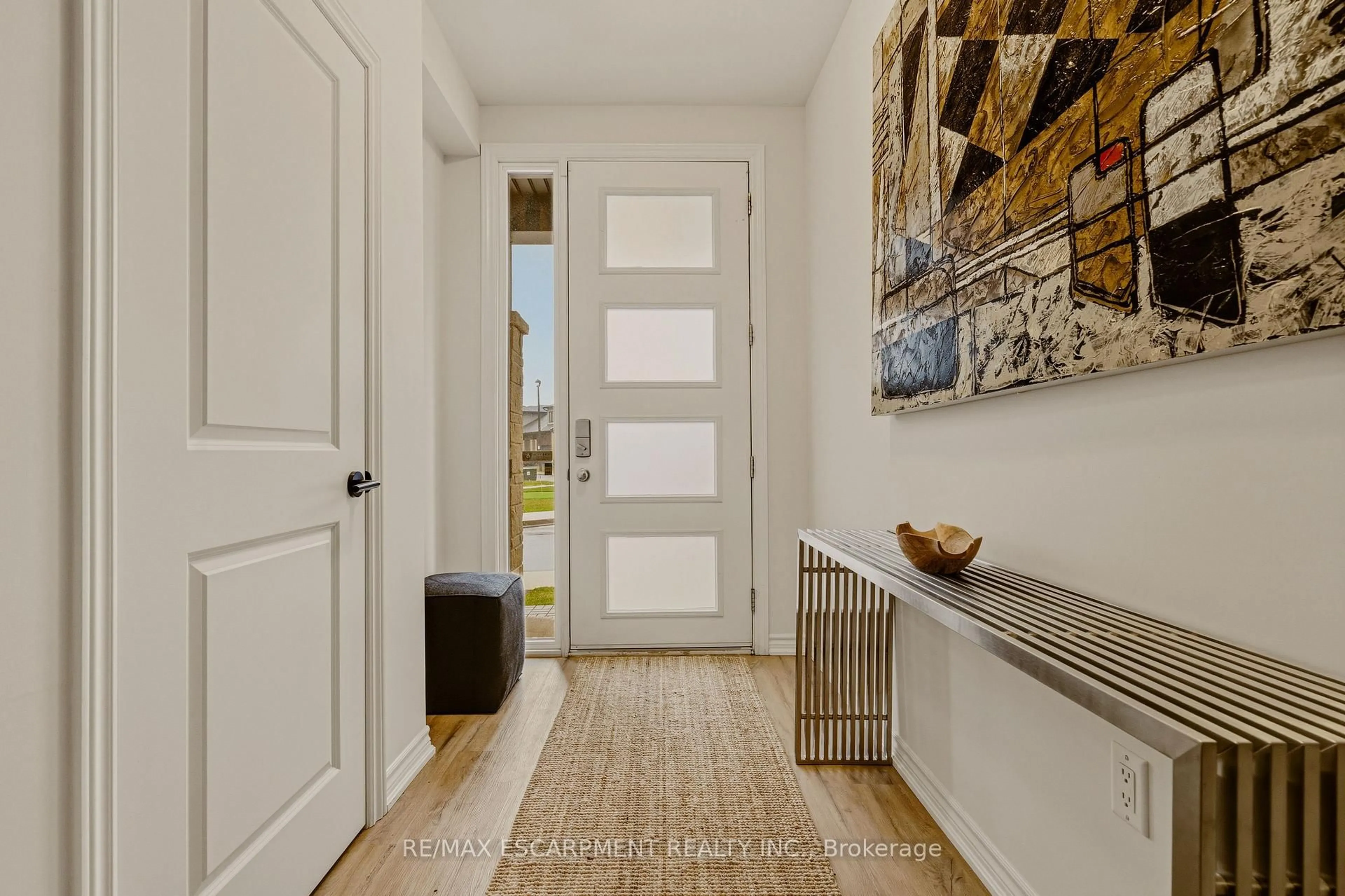 Indoor entryway for 7 CADWELL Lane, Hamilton Ontario L9C 0E7