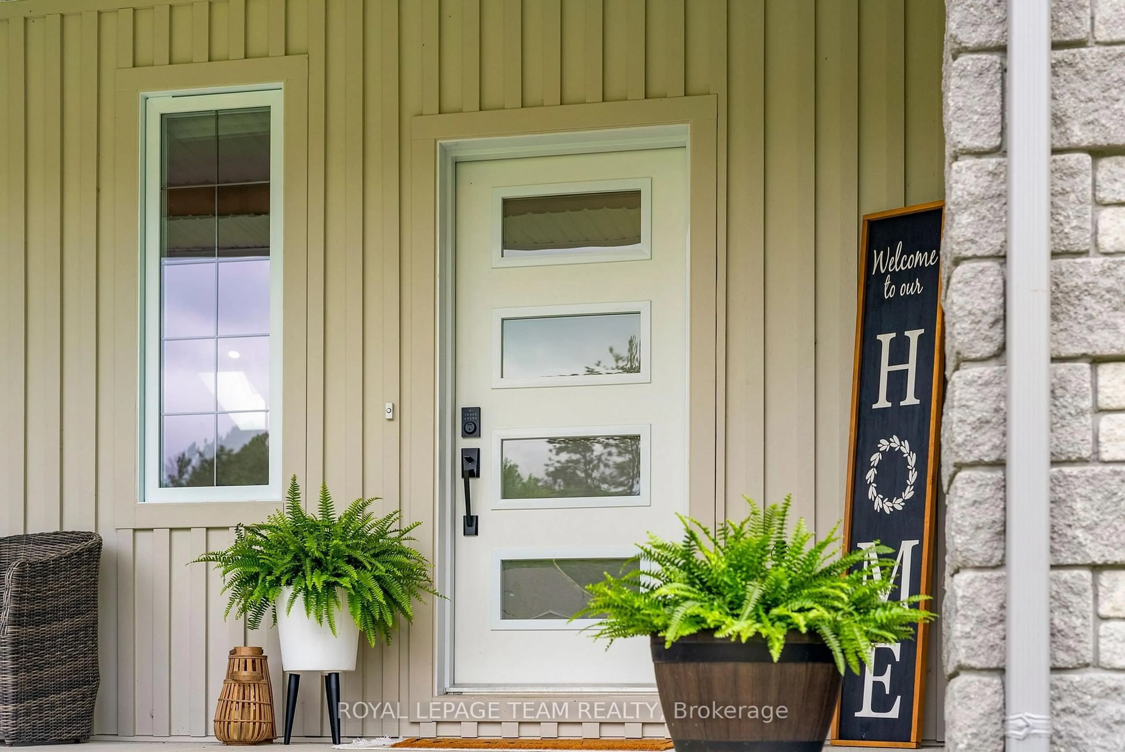 Indoor entryway for 108 Royal Troon Lane, Ottawa Ontario K0A 1T0