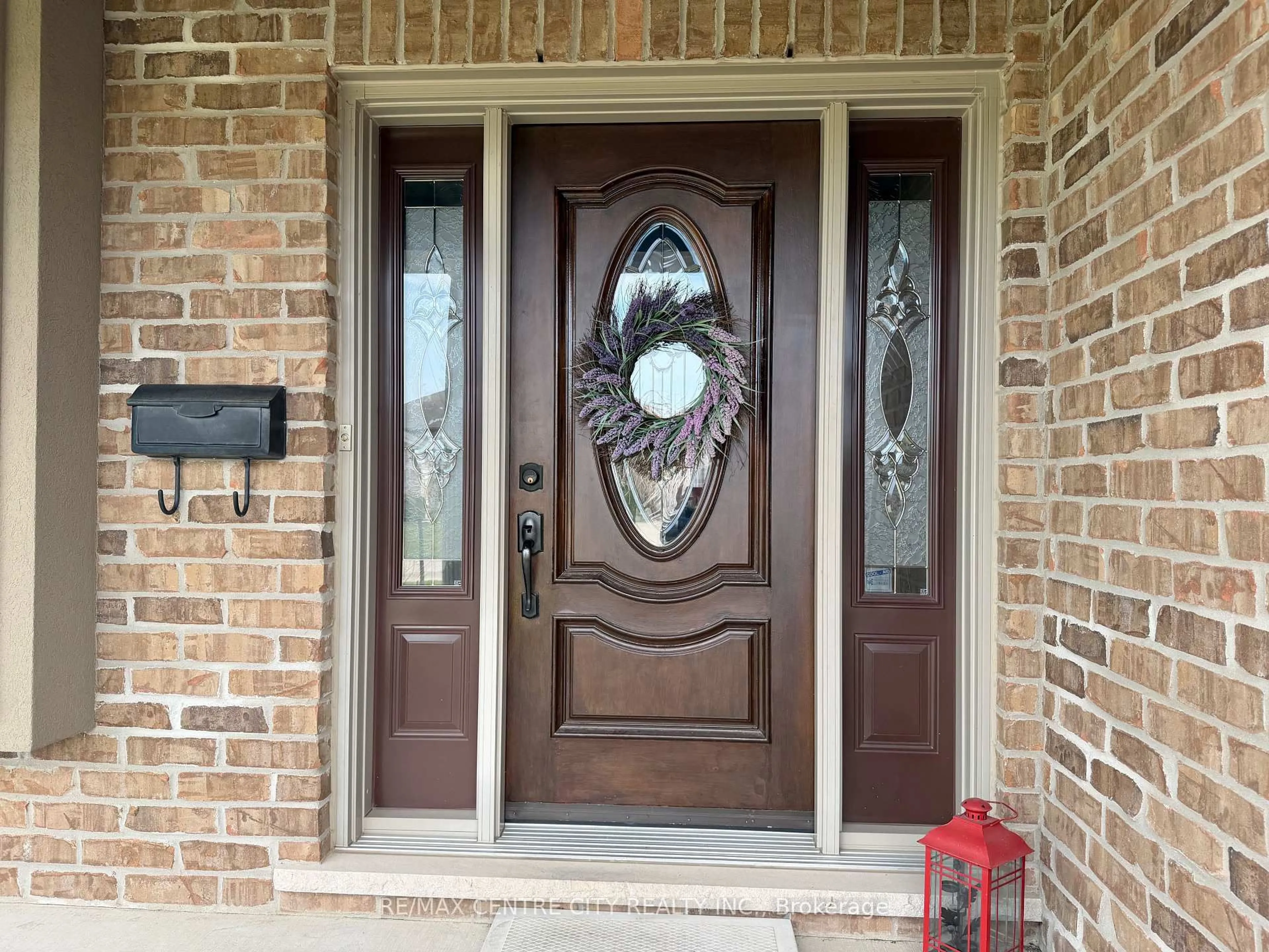 Indoor entryway for 15 Holland Ave, Aylmer Ontario N5H 3J2