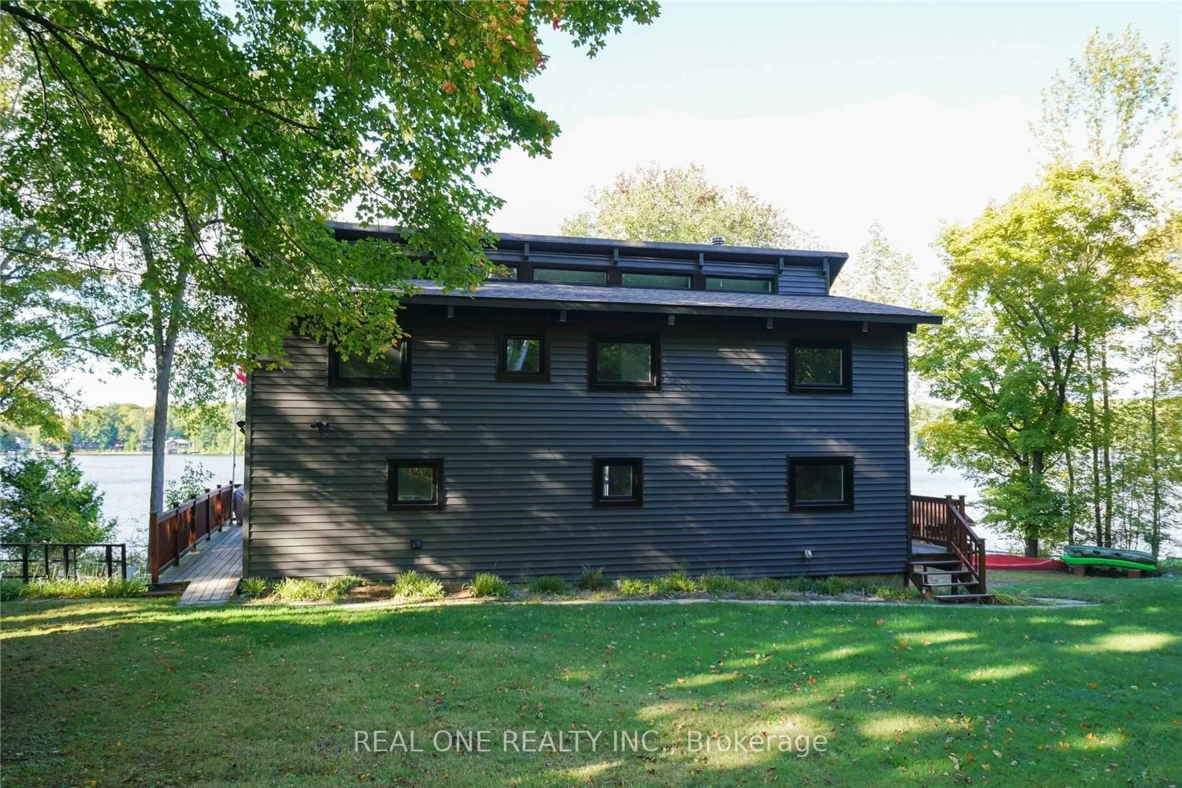 A pic from outside/outdoor area/front of a property/back of a property/a pic from drone, building for 1 Muskoka Estates Rd, Muskoka Lakes Ontario P0B 1J0