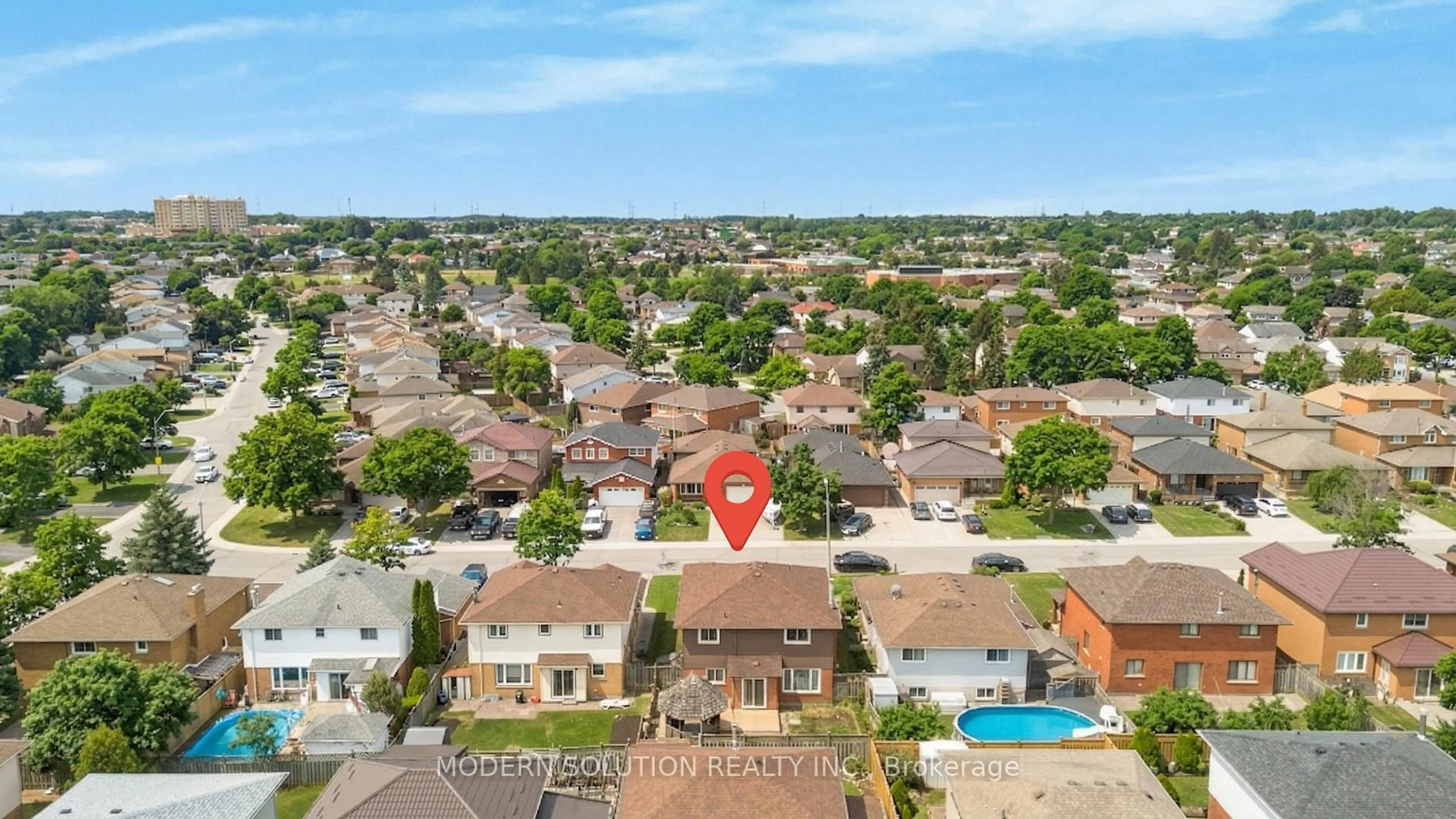 A pic from outside/outdoor area/front of a property/back of a property/a pic from drone, unknown for 168 Fusilier Dr, Hamilton Ontario L9B 2C8