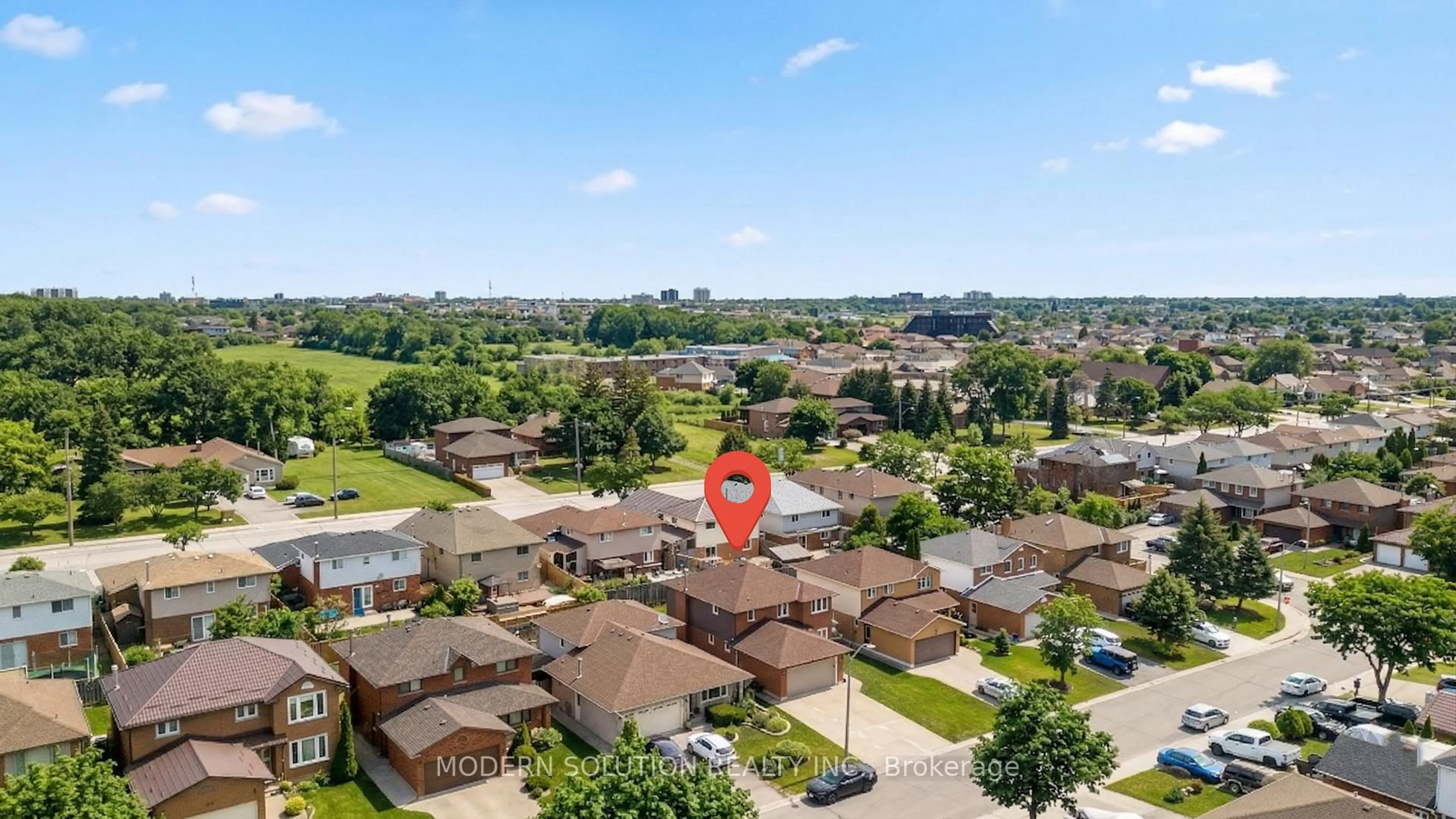 A pic from outside/outdoor area/front of a property/back of a property/a pic from drone, unknown for 168 Fusilier Dr, Hamilton Ontario L9B 2C8