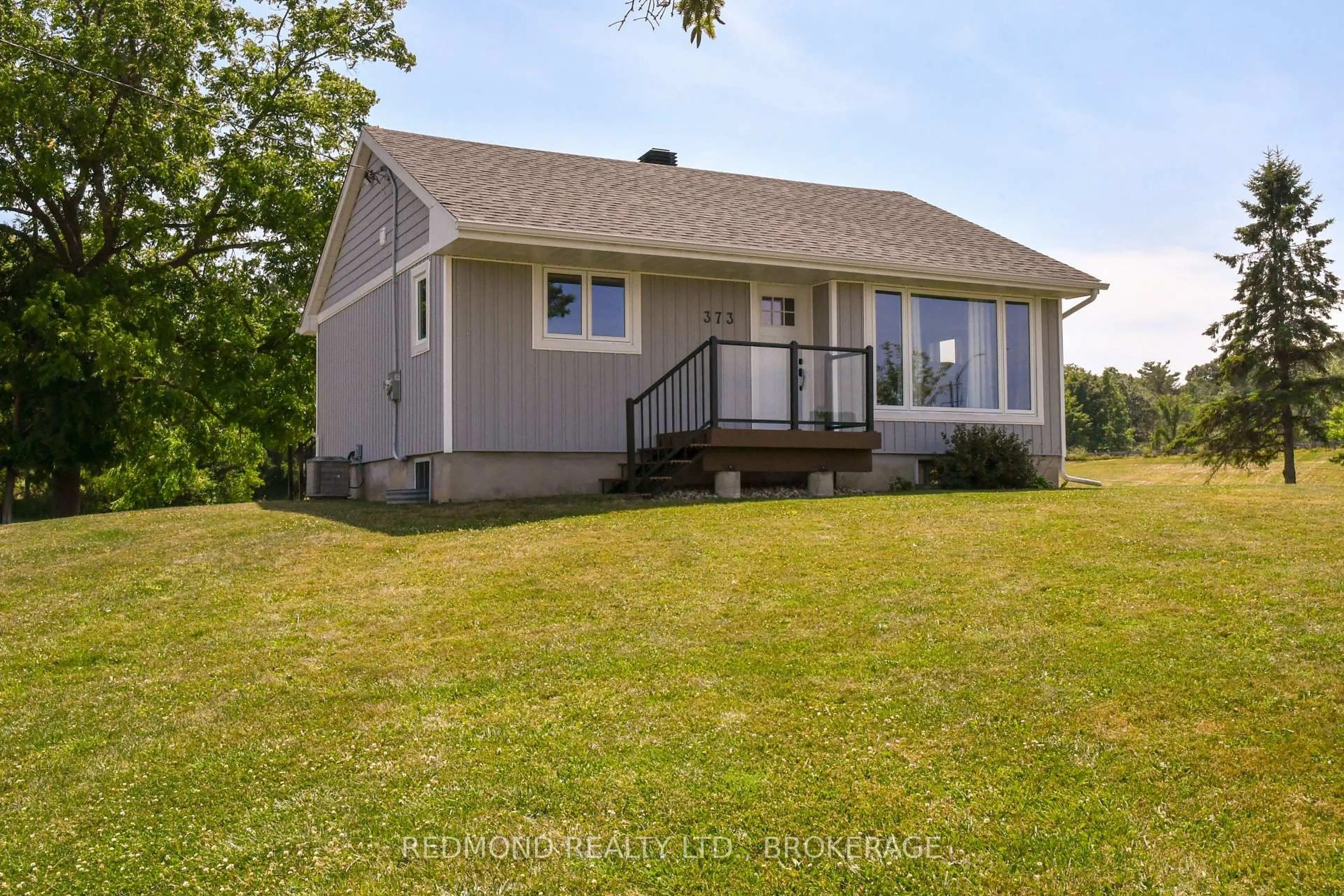 A pic from outside/outdoor area/front of a property/back of a property/a pic from drone, unknown for 373 Highway 2 Rd, Front of Leeds & Seeleys Bay Ontario K7G 2V4