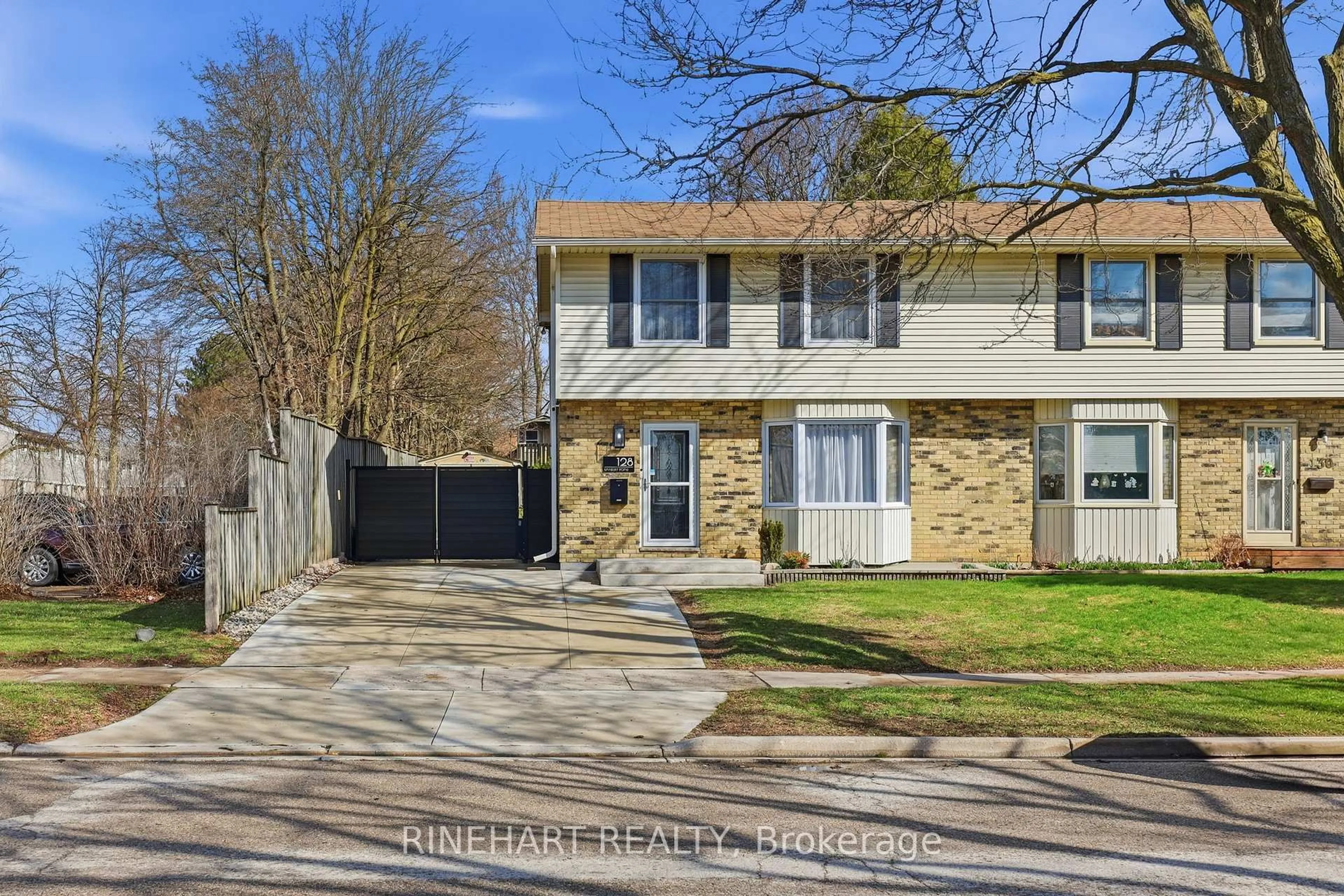 A pic from outside/outdoor area/front of a property/back of a property/a pic from drone, street for 128 Banbury Rd, London South Ontario N5Z 4G4