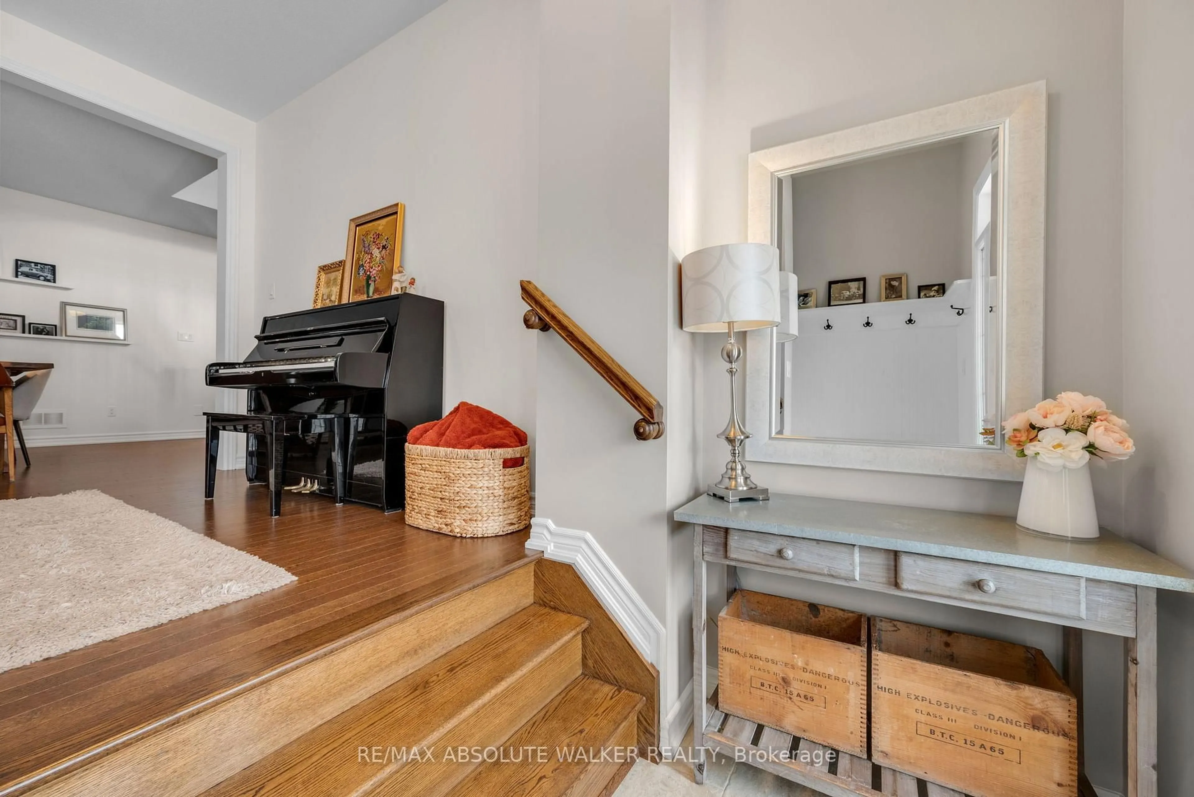 Unknown for 207 Rivertree St, Ottawa Ontario K2M 0J4