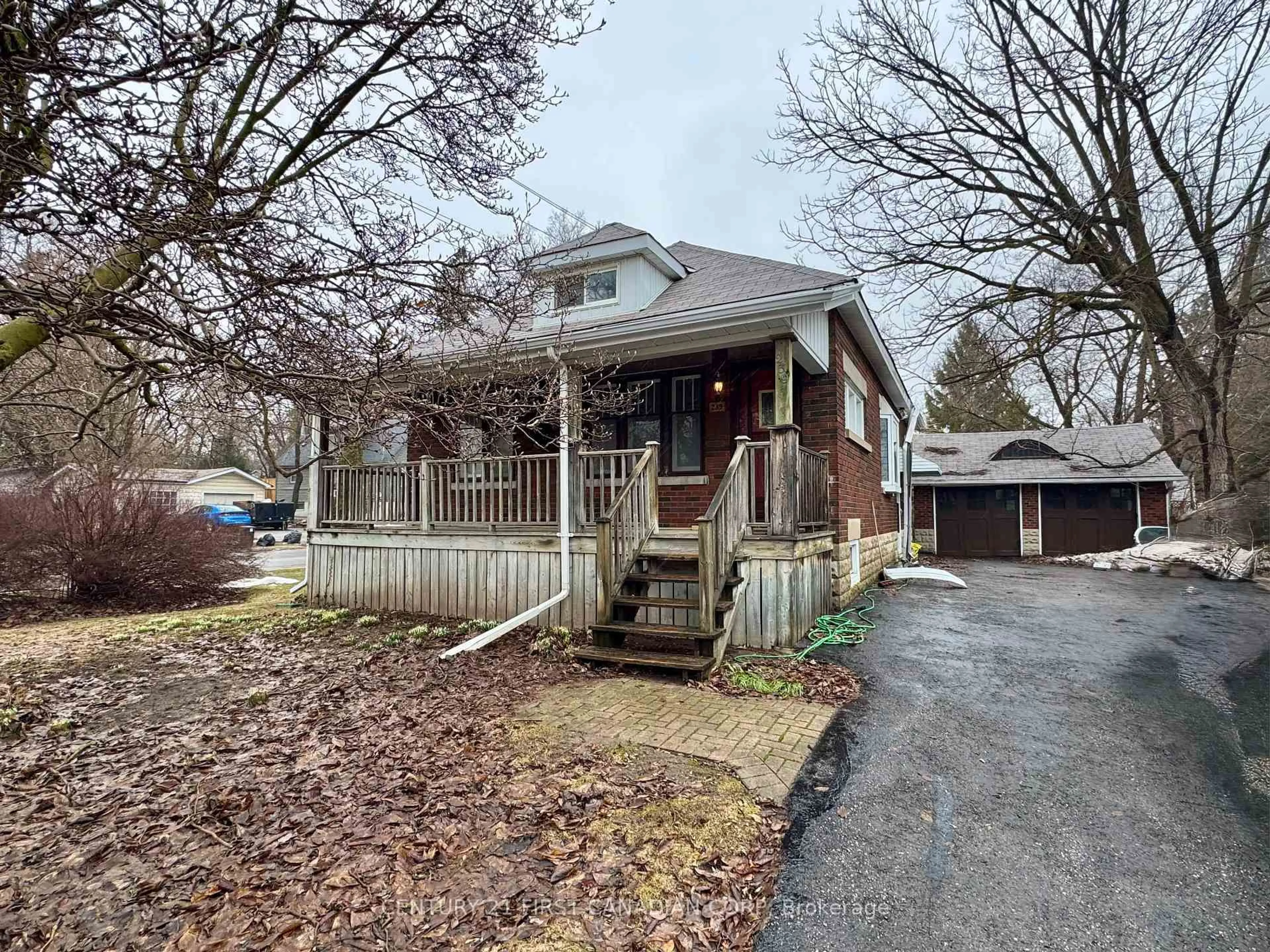 A pic from outside/outdoor area/front of a property/back of a property/a pic from drone, street for 239 Riverside Dr, London North Ontario N6H 1E7