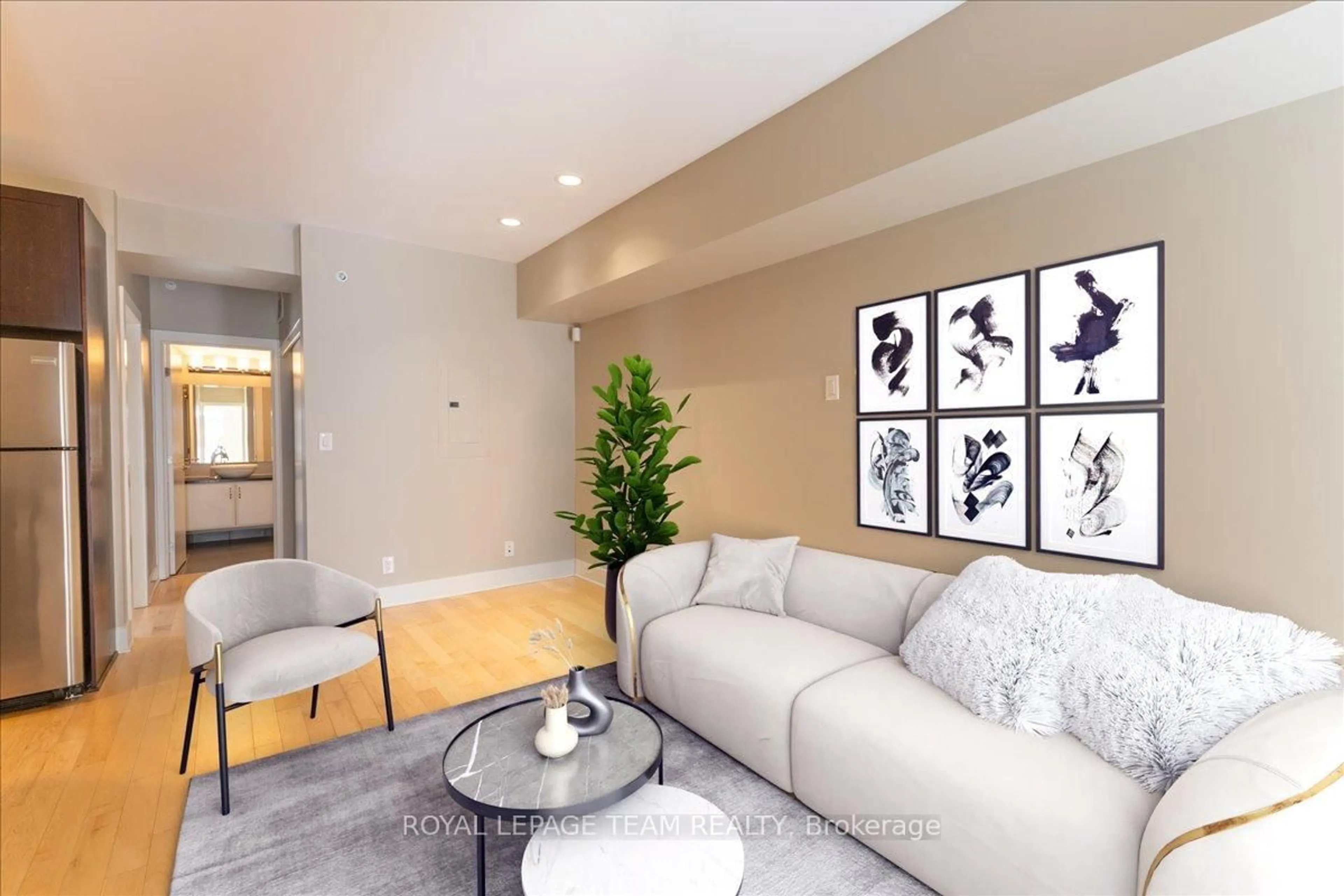 Living room with furniture, unknown for 9 Balsam St, Ottawa Ontario K1R 7K6