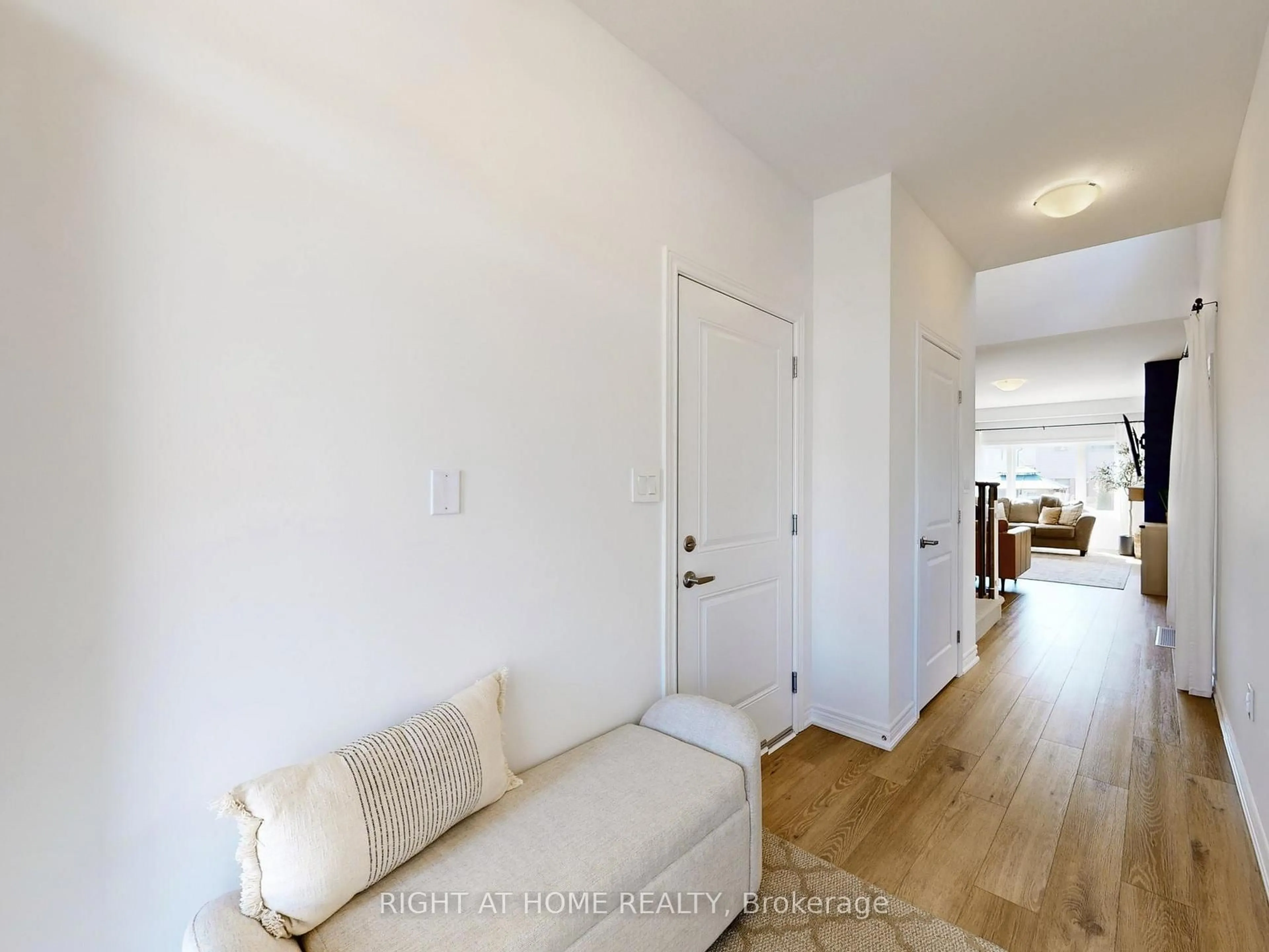 Indoor entryway for 39 Baker Lane, Brant Ontario N3L 0J7