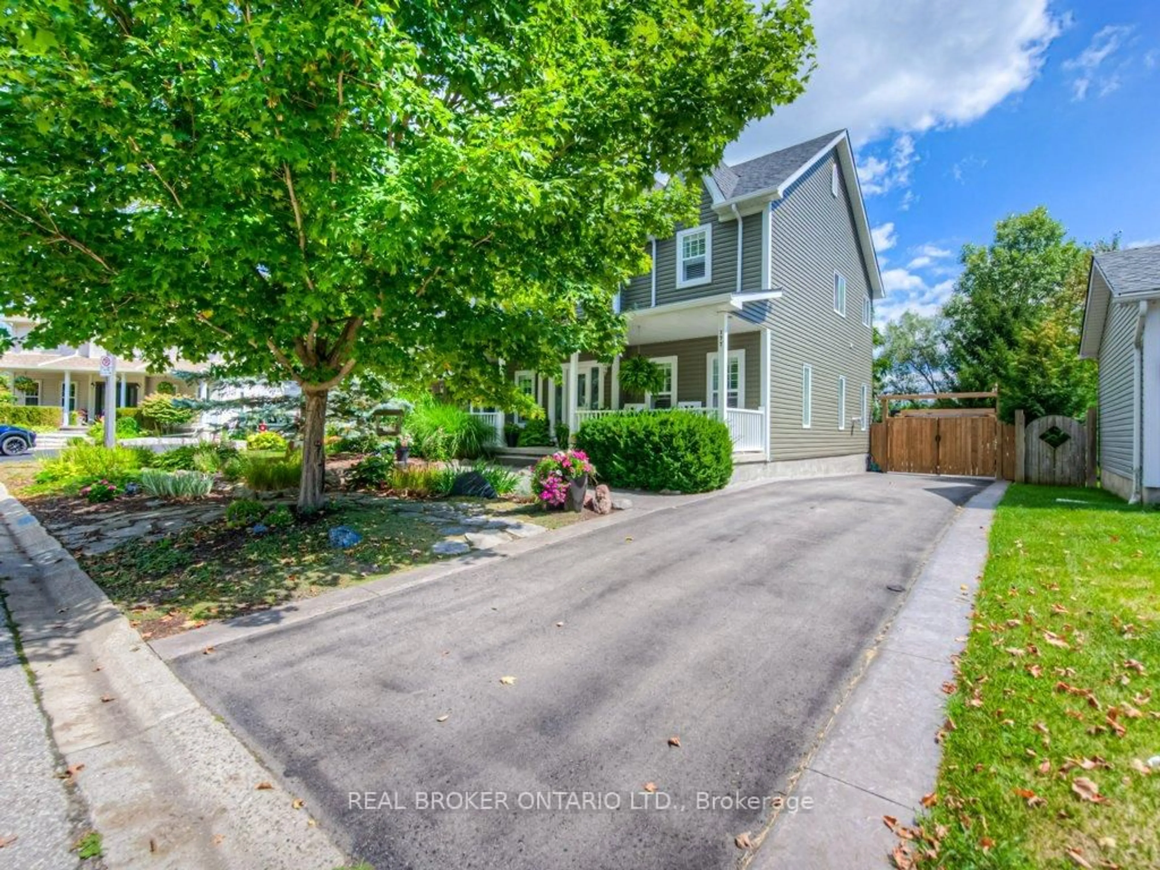 A pic from outside/outdoor area/front of a property/back of a property/a pic from drone, street for 177 Old Maple Blvd, Guelph/Eramosa Ontario N0B 2K0