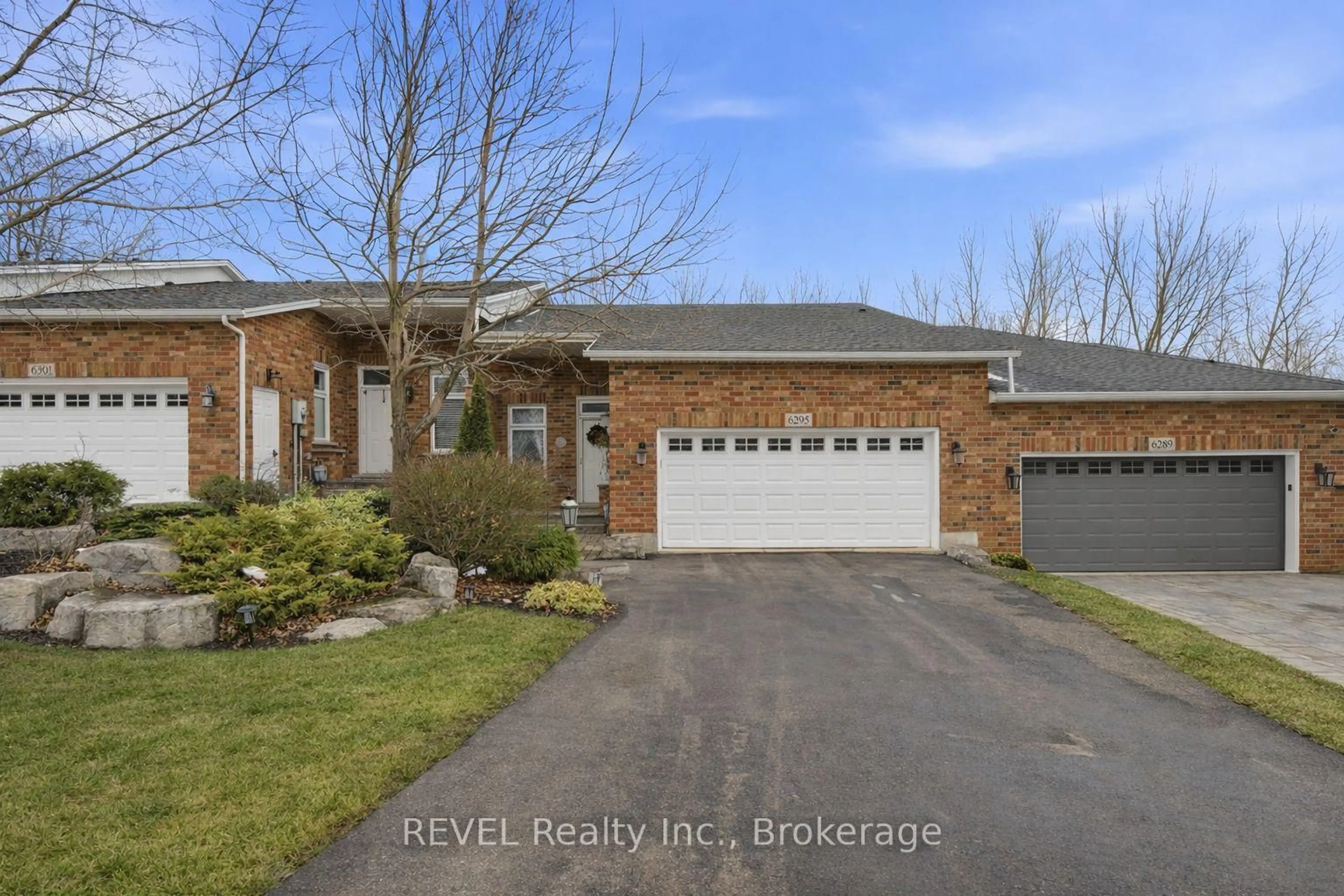 Home with brick exterior material, water/lake/river/ocean view for 6295 Forest Ridge Dr, Niagara Falls Ontario L2J 4K2