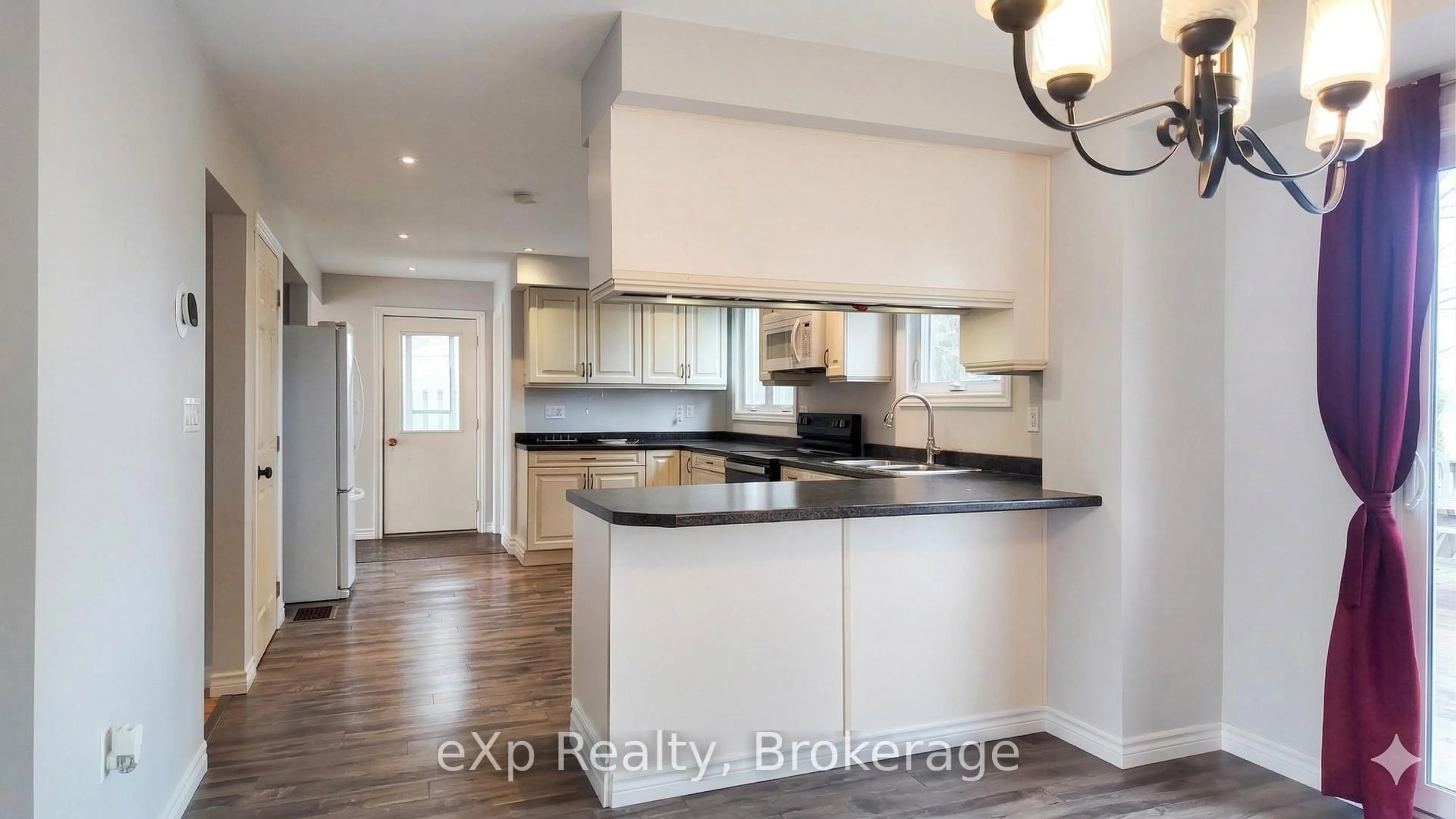 Open concept kitchen, unknown for 526 Thede Dr, Saugeen Shores Ontario N0H 2C4