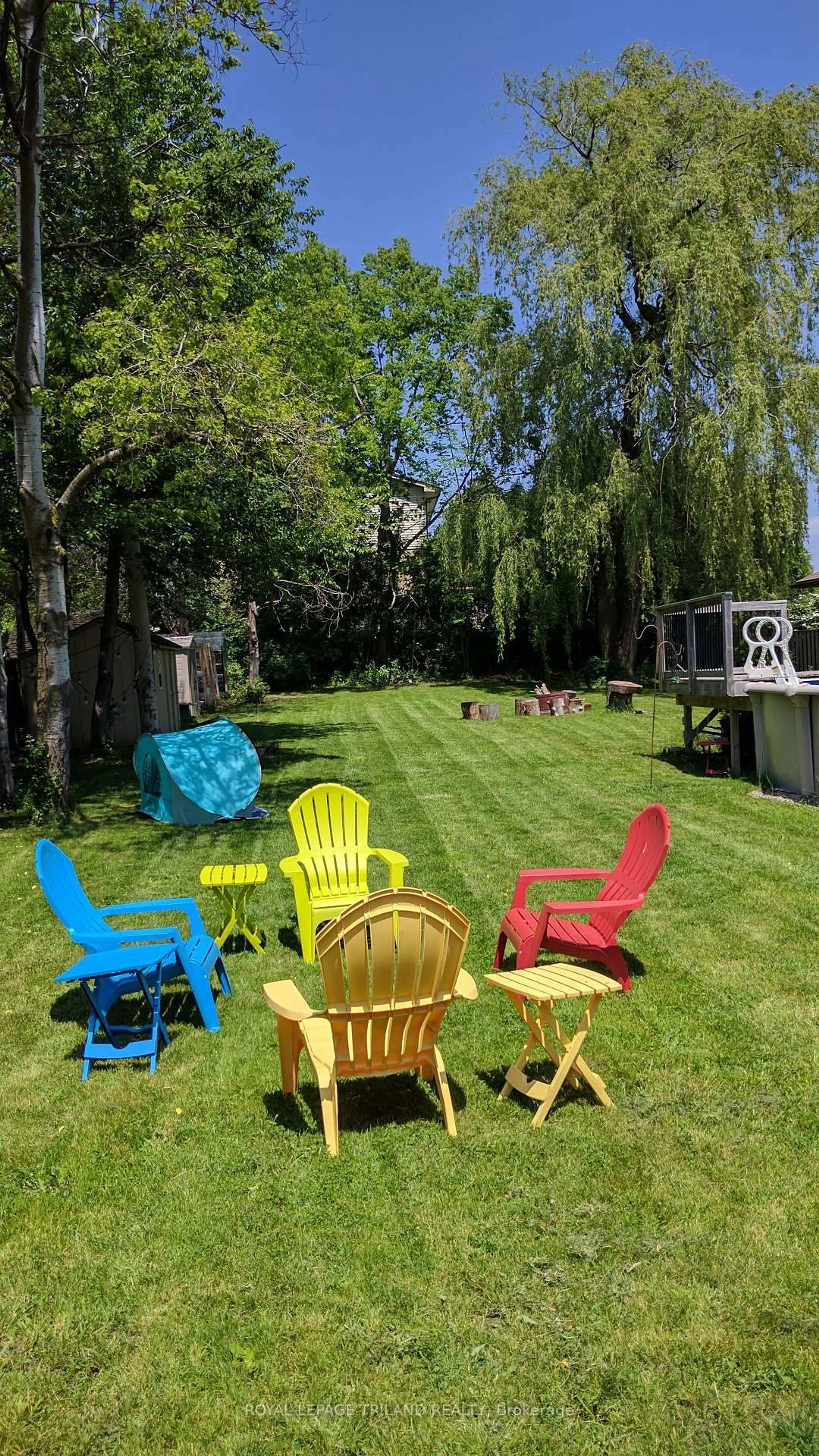 Patio, street for 662 Eden Ave, London South Ontario N6C 2Z7
