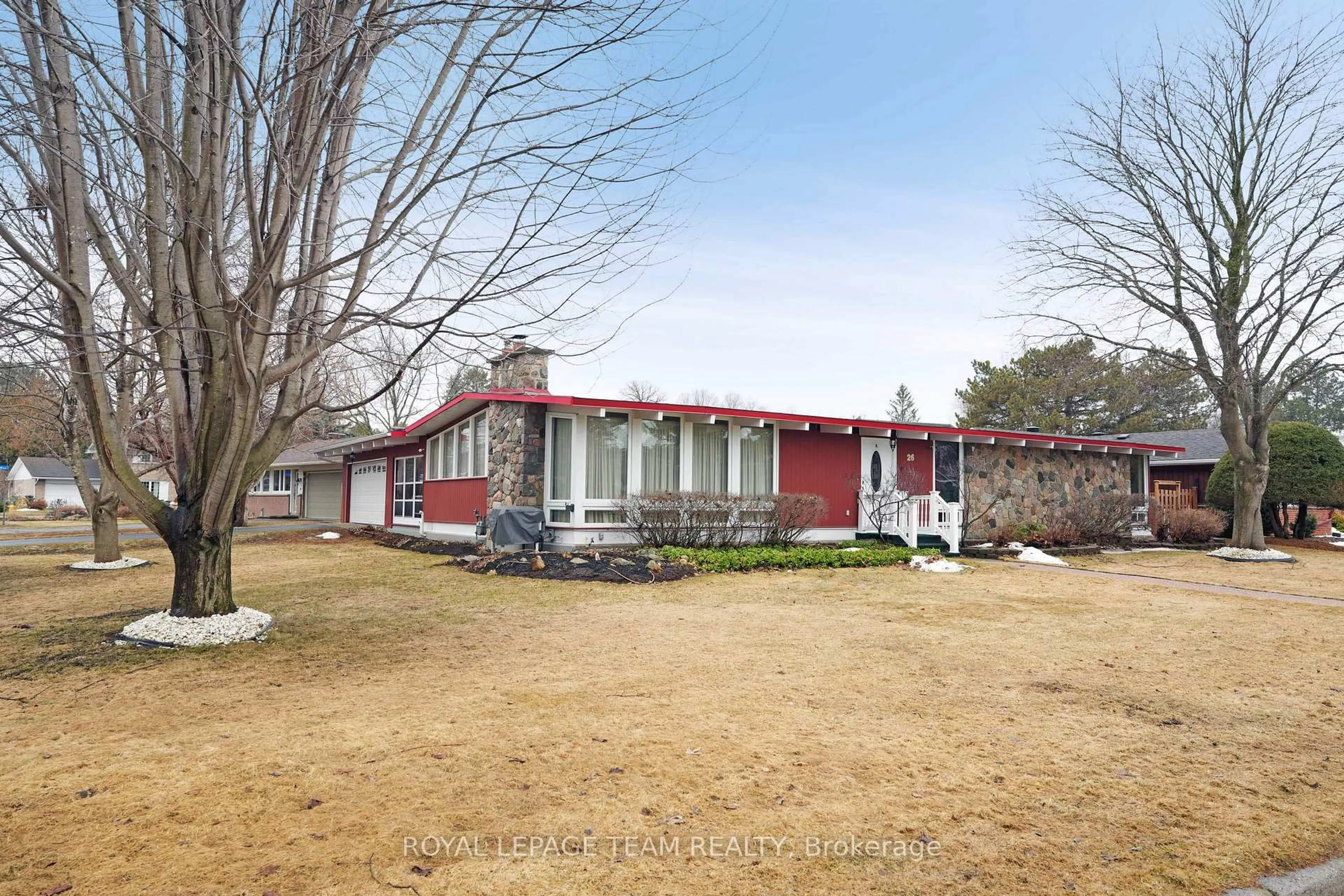 A pic from outside/outdoor area/front of a property/back of a property/a pic from drone, building for 26 Nanaimo Dr, Ottawa Ontario K2H 6X7