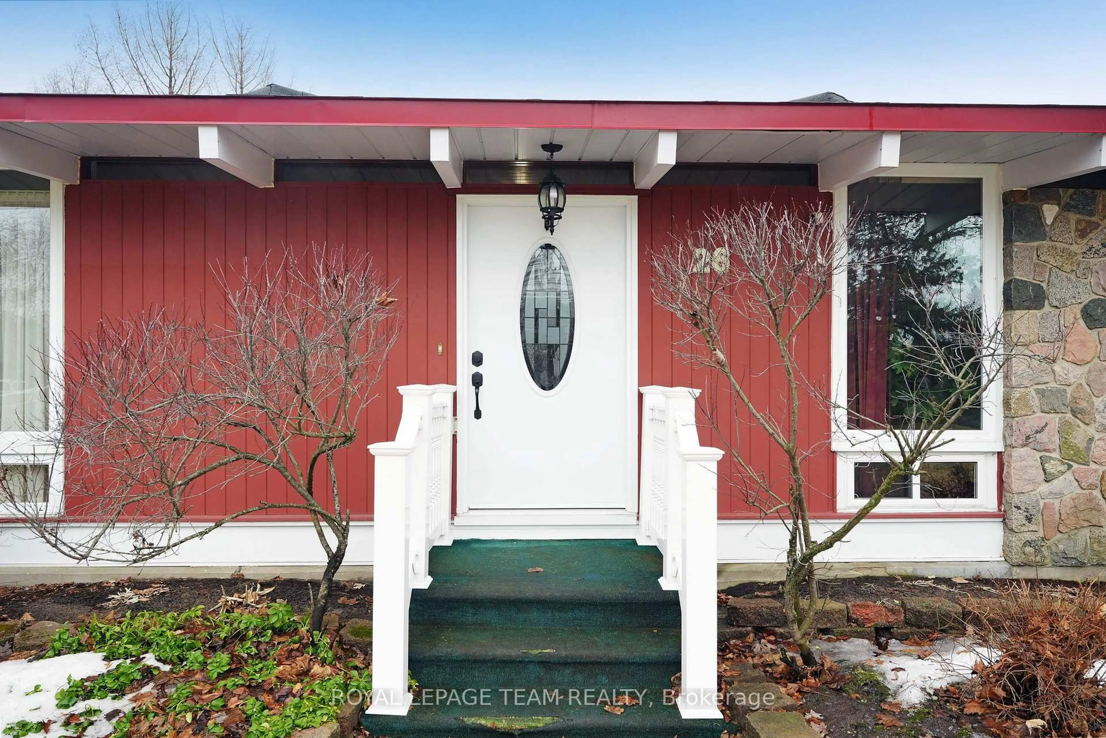 Indoor entryway for 26 Nanaimo Dr, Ottawa Ontario K2H 6X7