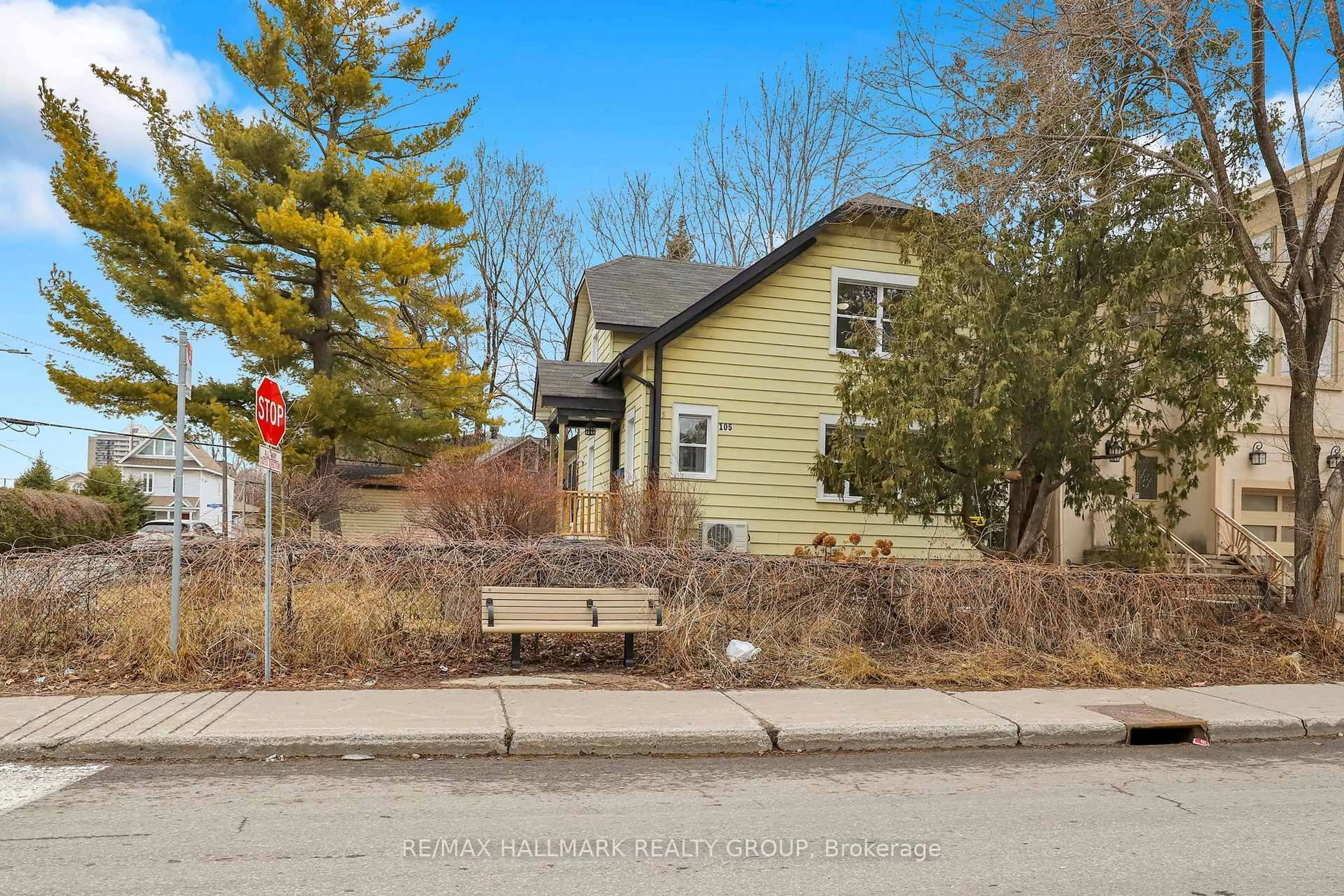 A pic from outside/outdoor area/front of a property/back of a property/a pic from drone, street for 105 Queen Mary St, Ottawa Ontario K1K 1X4