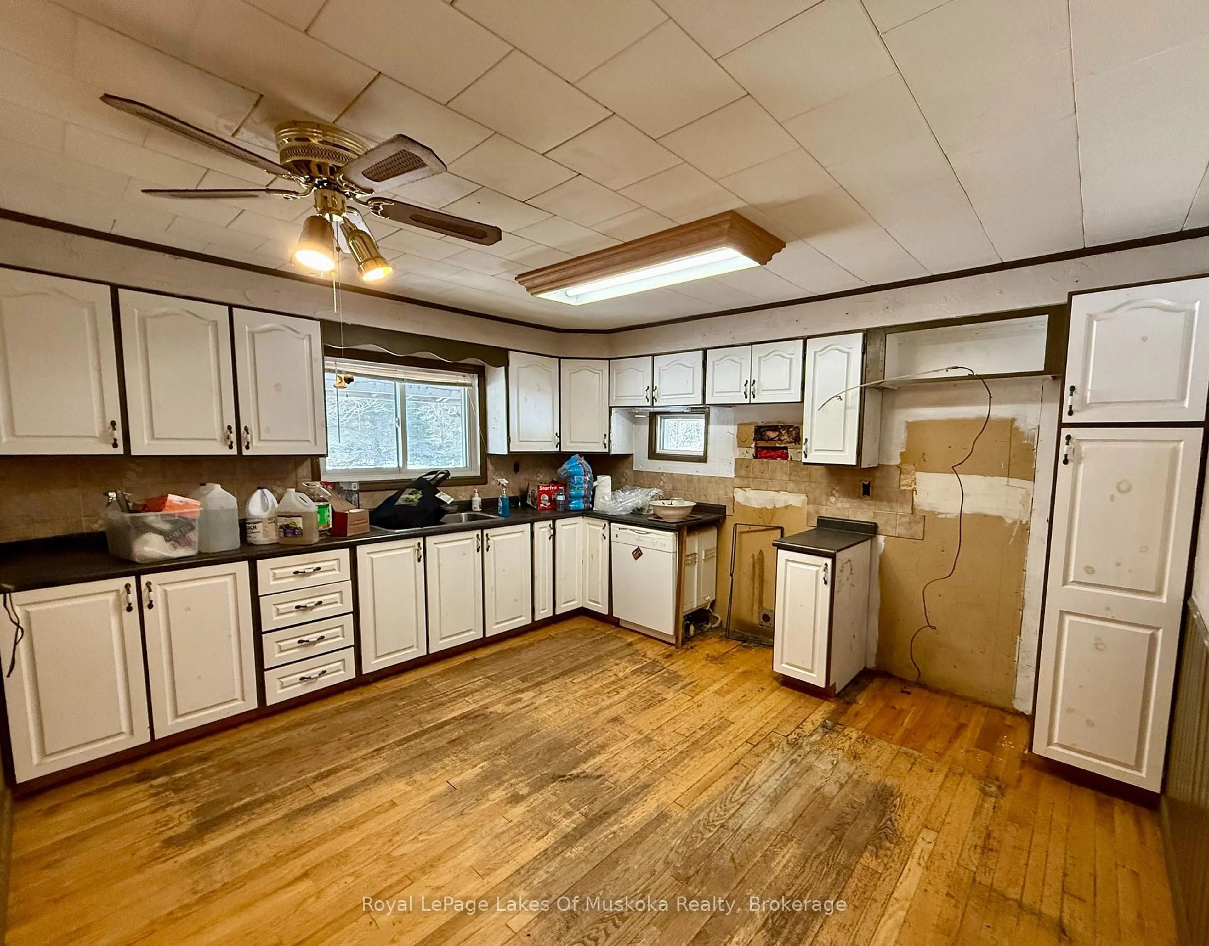 Standard kitchen, unknown for 1071 Naismith Rd, Bracebridge Ontario P1L 1X4