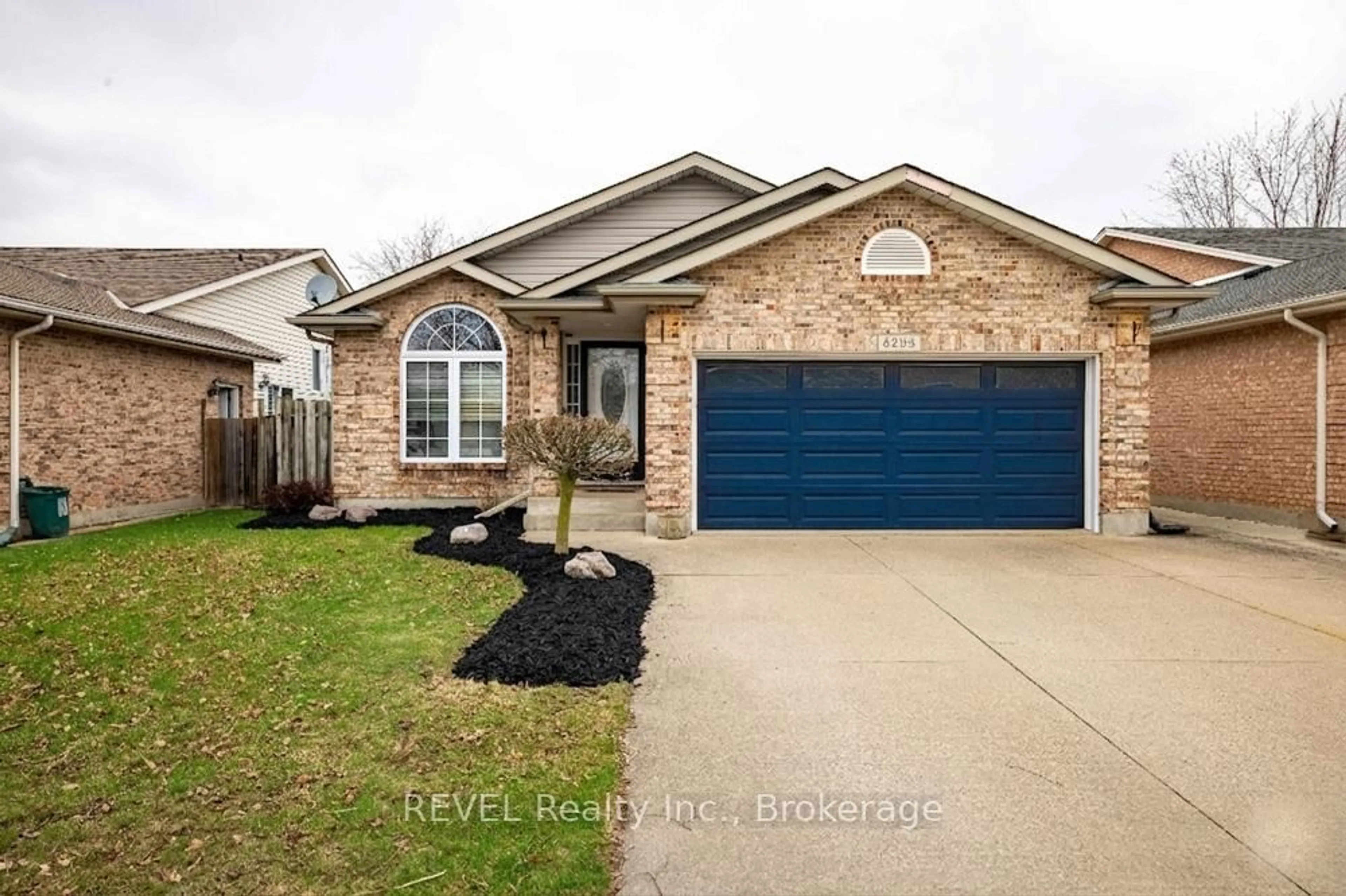 Home with brick exterior material, street for 8205 Harvest Cres, Niagara Falls Ontario L2H 3G4