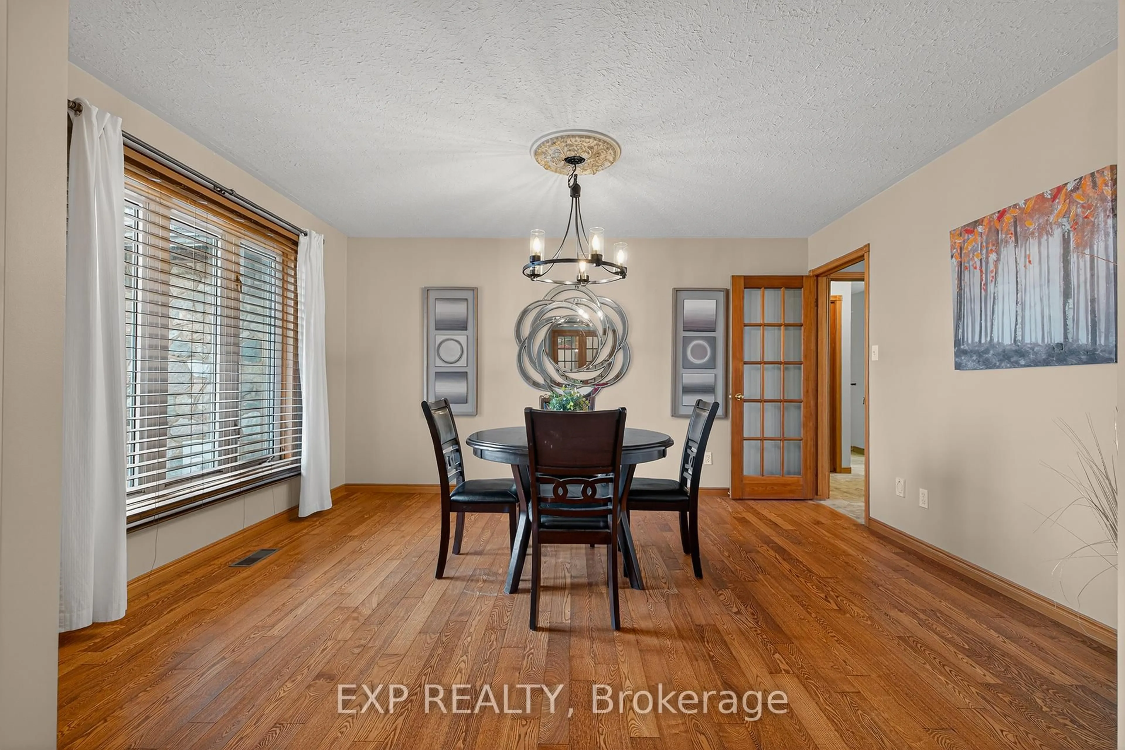 Dining room, wood/laminate floor for 733036 Southgate 73, Southgate Ontario N0C 1L0