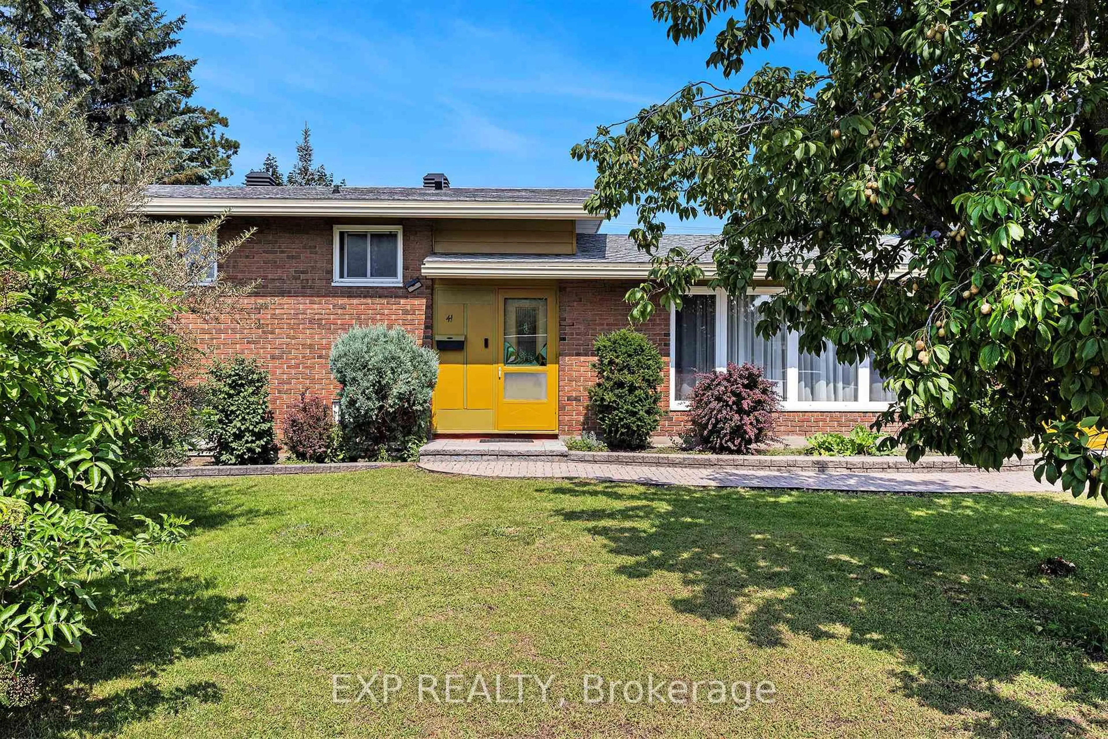 A pic from outside/outdoor area/front of a property/back of a property/a pic from drone, street for 41 Wigan Dr, Ottawa Ontario K2E 6K9