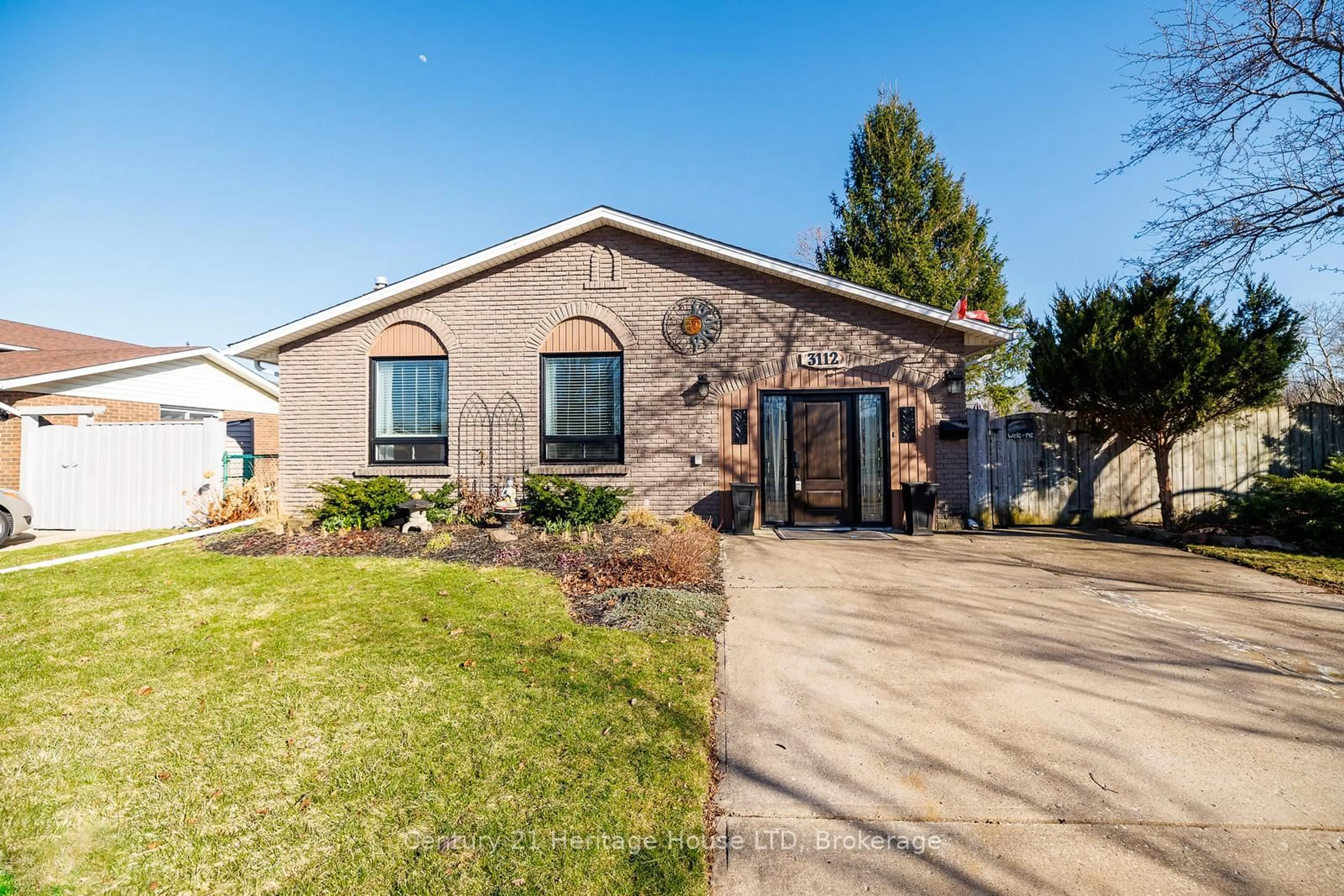Home with brick exterior material, street for 3112 Ussher St, Niagara Falls Ontario L2G 6M2