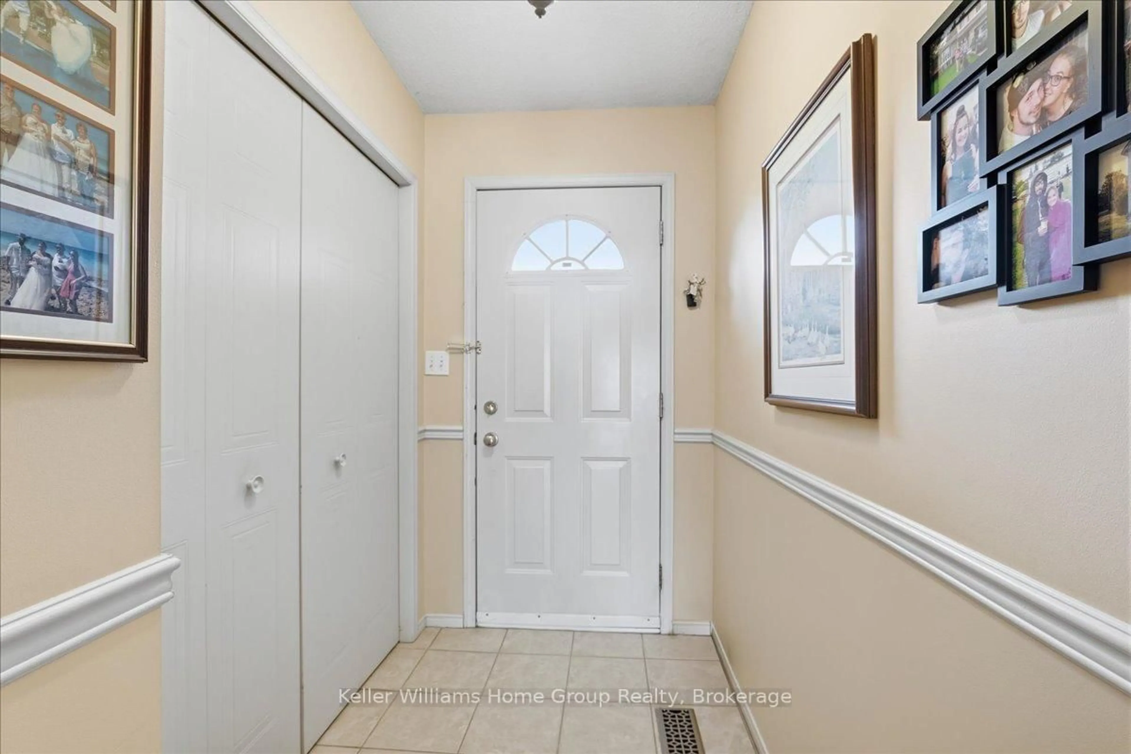 Indoor entryway for 38 ROEHAMPTON Cres, Guelph Ontario N1L 1M8