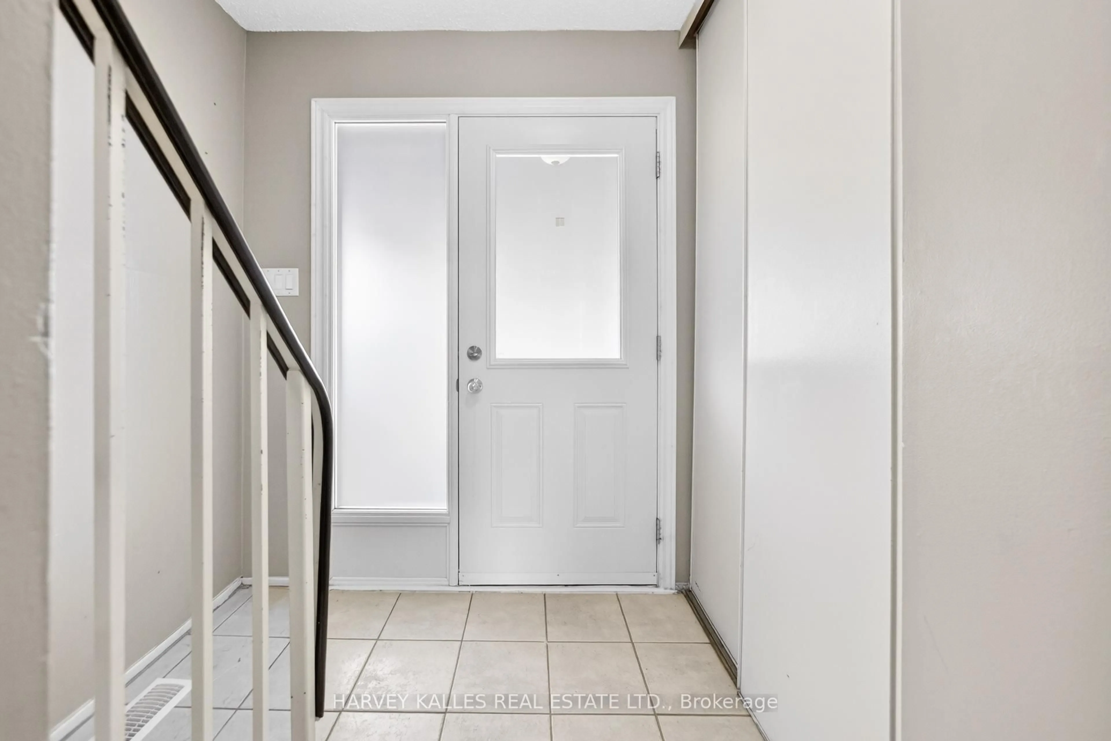 Indoor entryway for 135 Chalmers St #56, Cambridge Ontario N1R 6M2
