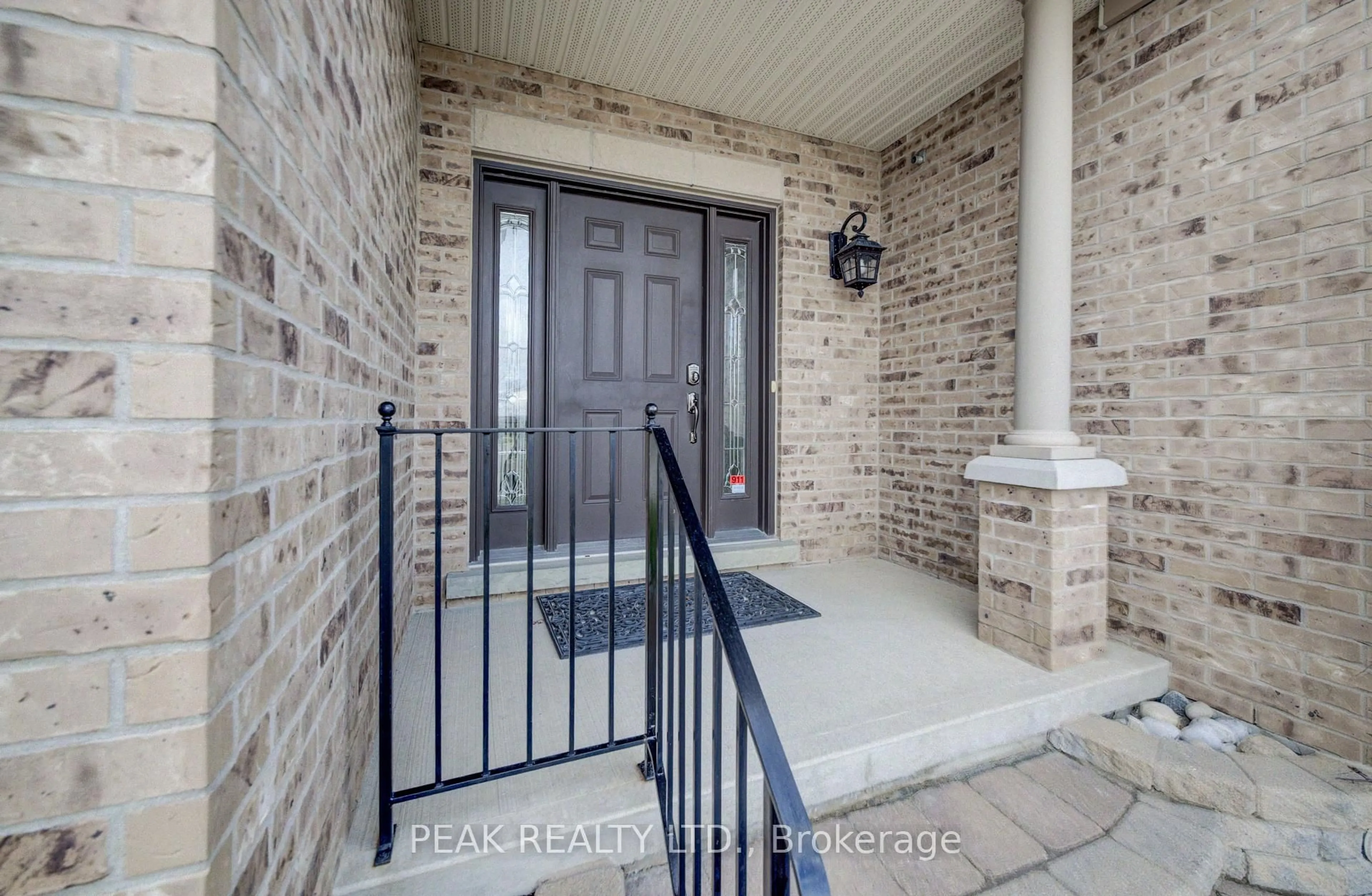 Indoor entryway for 175 Stonecroft Way, Wilmot Ontario N3A 4R2