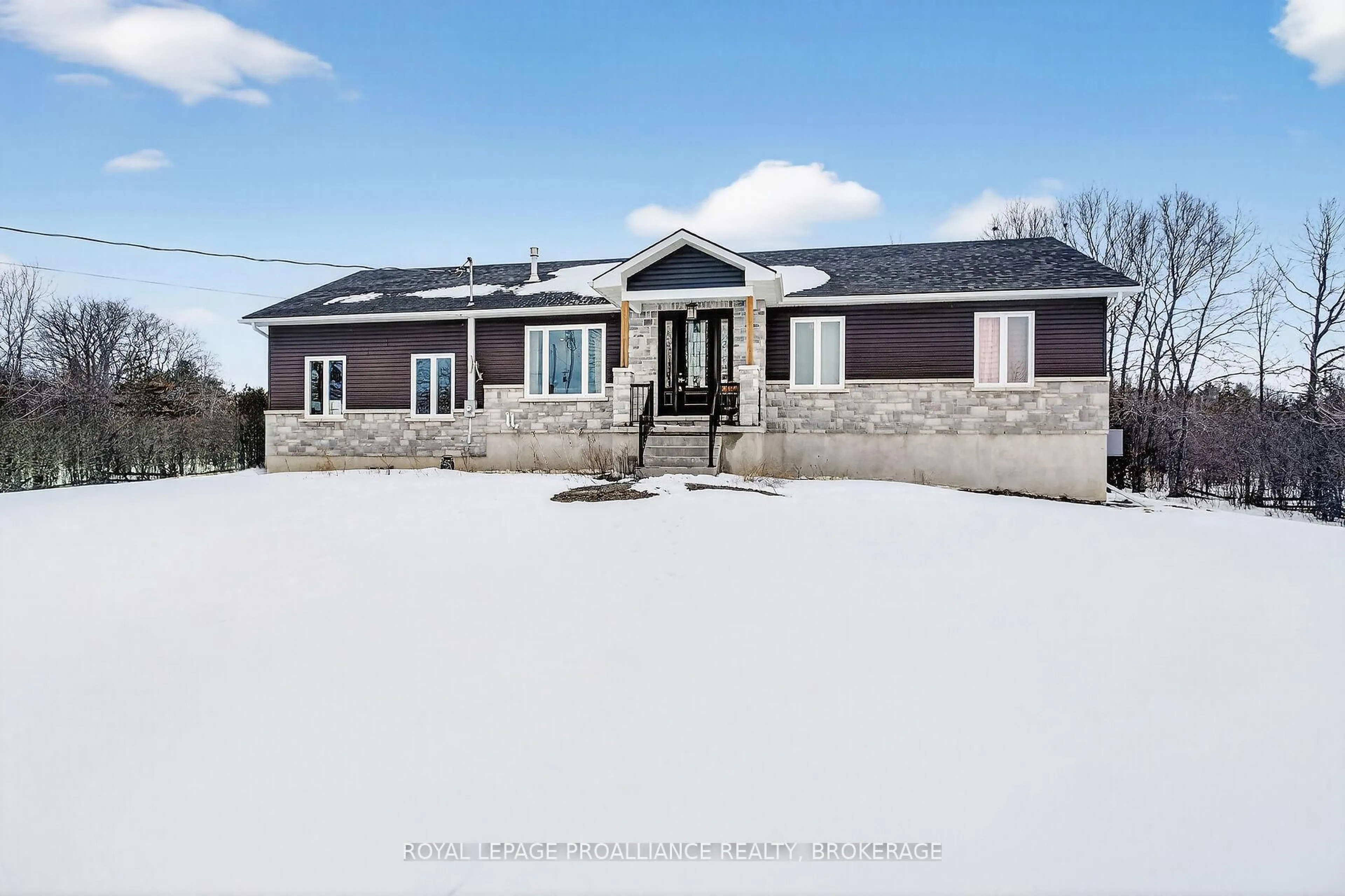 Home with vinyl exterior material, unknown for 43 Hegadorn Rd, Bissett Creek Ontario K0H 2H0