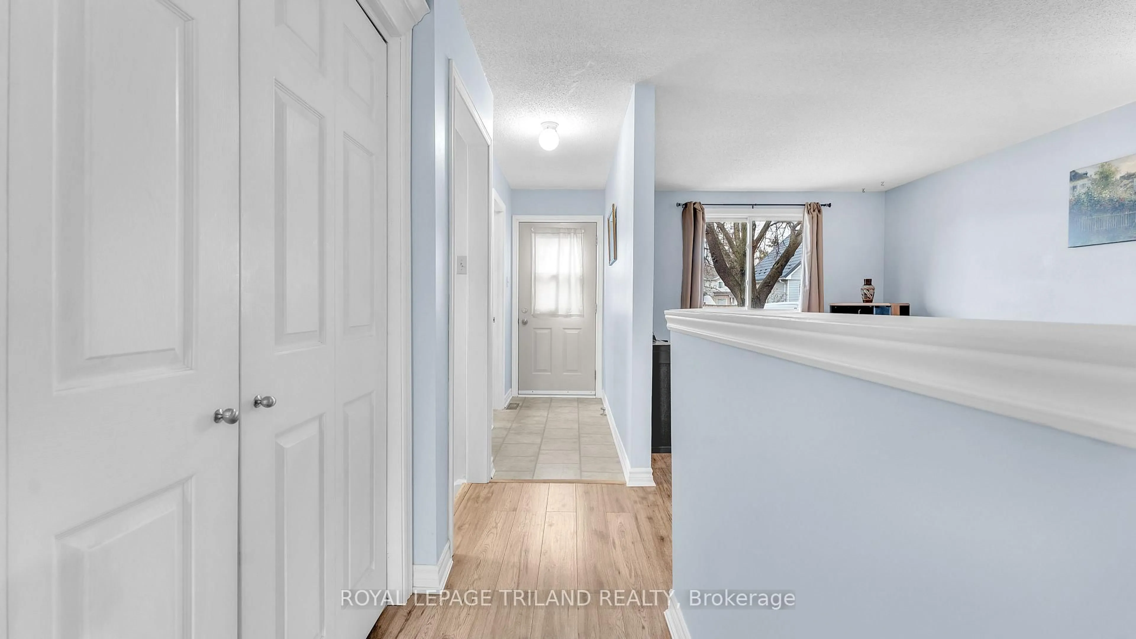 Indoor entryway for 490 Third St #46, London East Ontario N5V 4A2