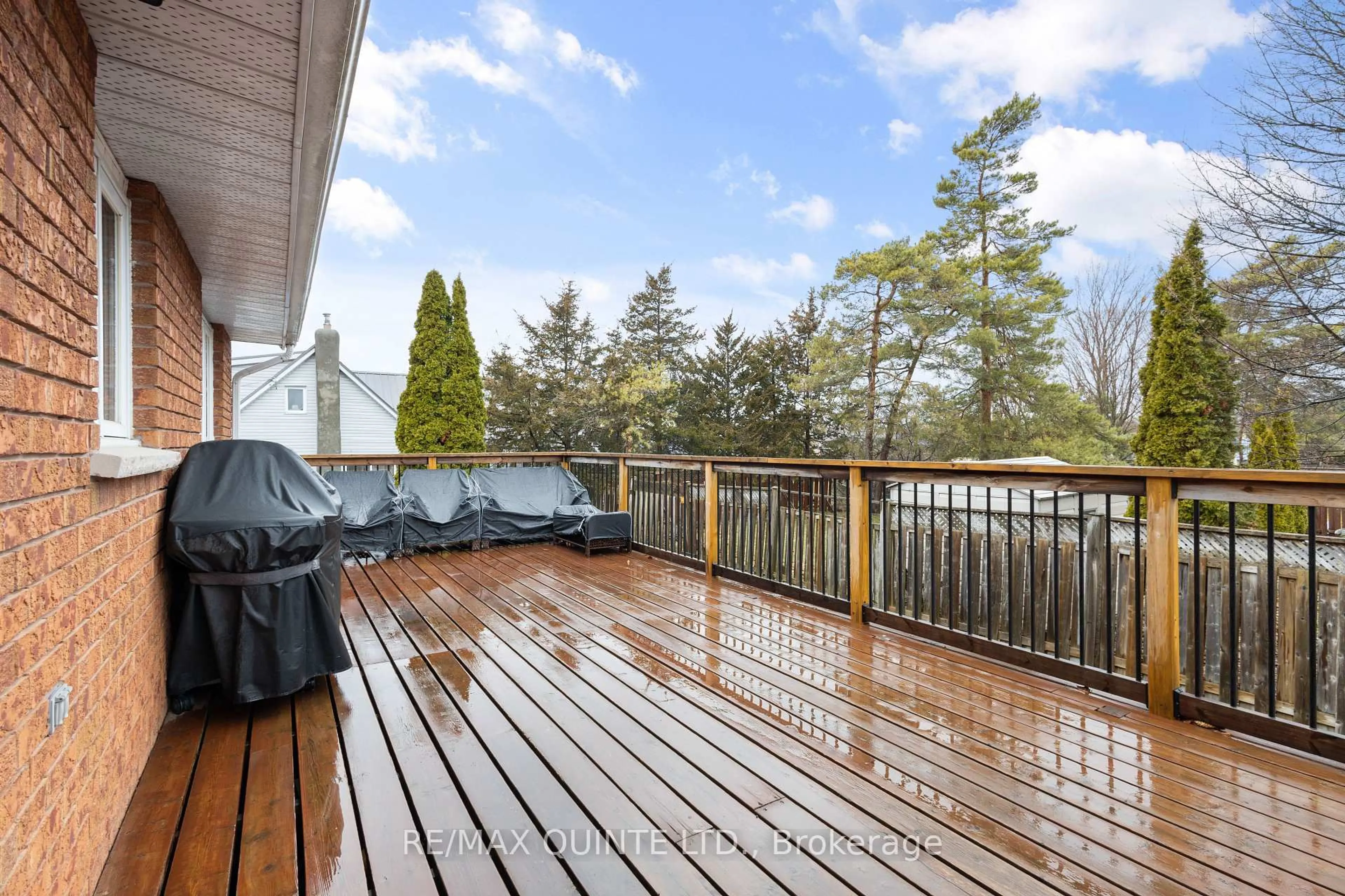 Patio, water/lake/river/ocean view for 310 Bridge St, Belleville Ontario K8N 4Z2