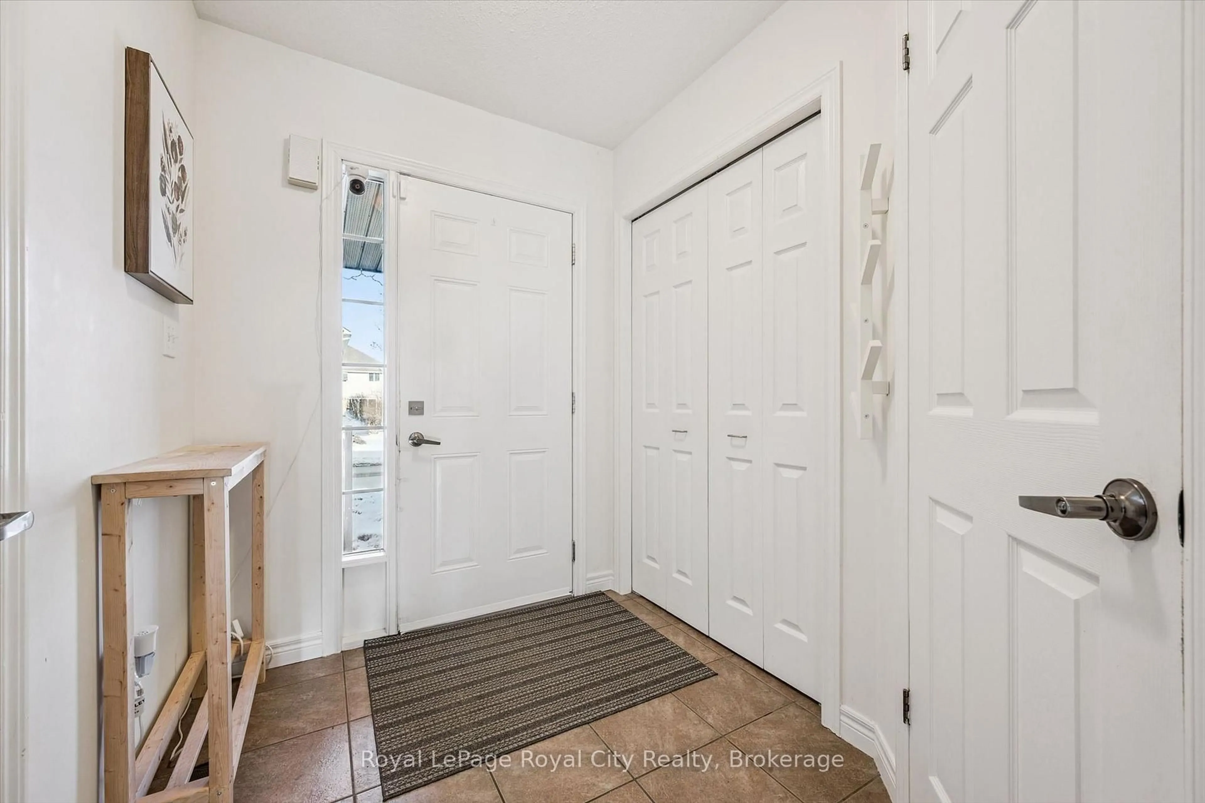 Indoor entryway for 361 Arkell Rd #6, Guelph Ontario N1L 1E5