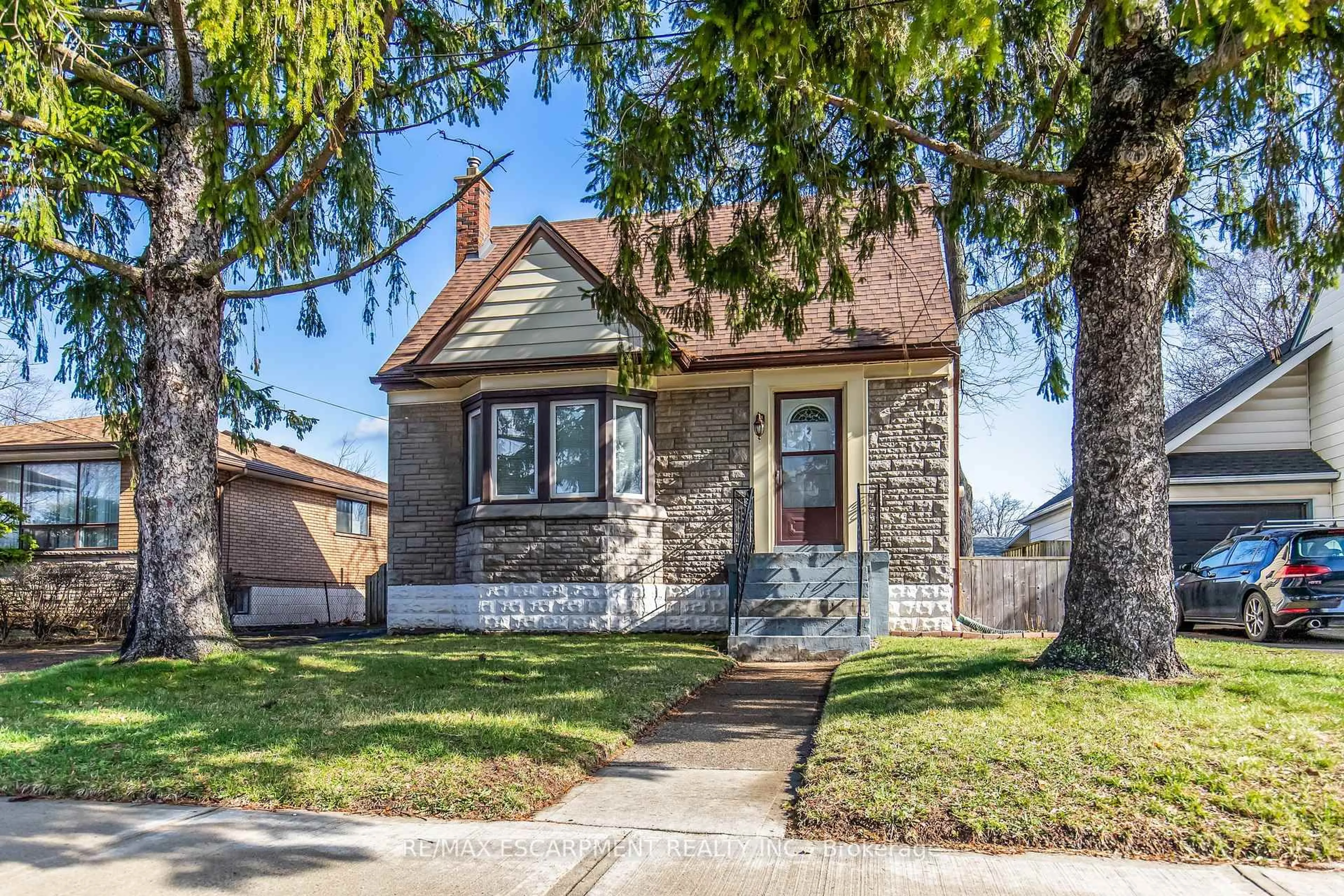Home with brick exterior material, street for 269 Queensdale Ave, Hamilton Ontario L9A 1L3