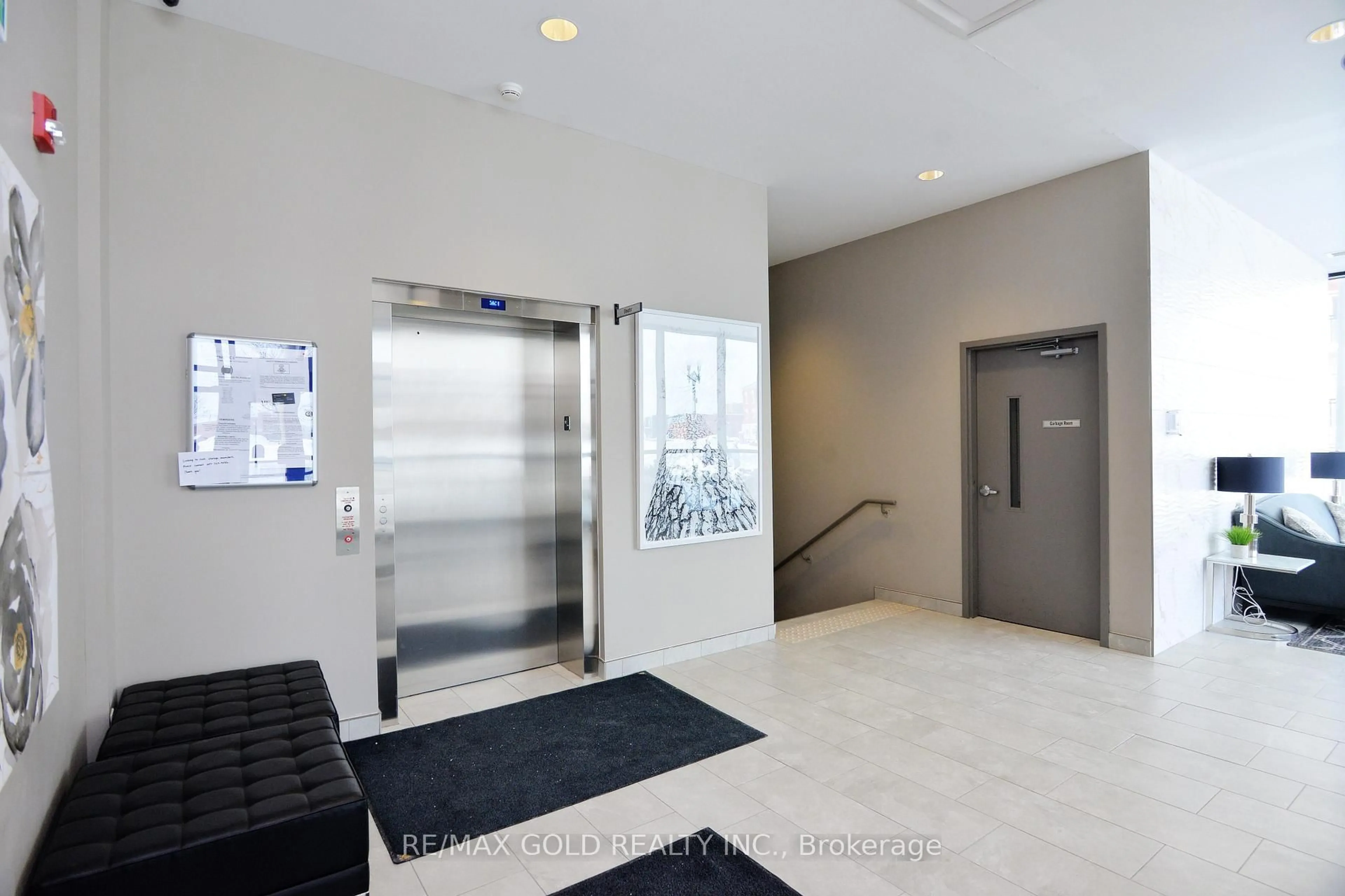 Indoor foyer for 175 Commonwealth St #107, Kitchener Ontario N2E 0H4