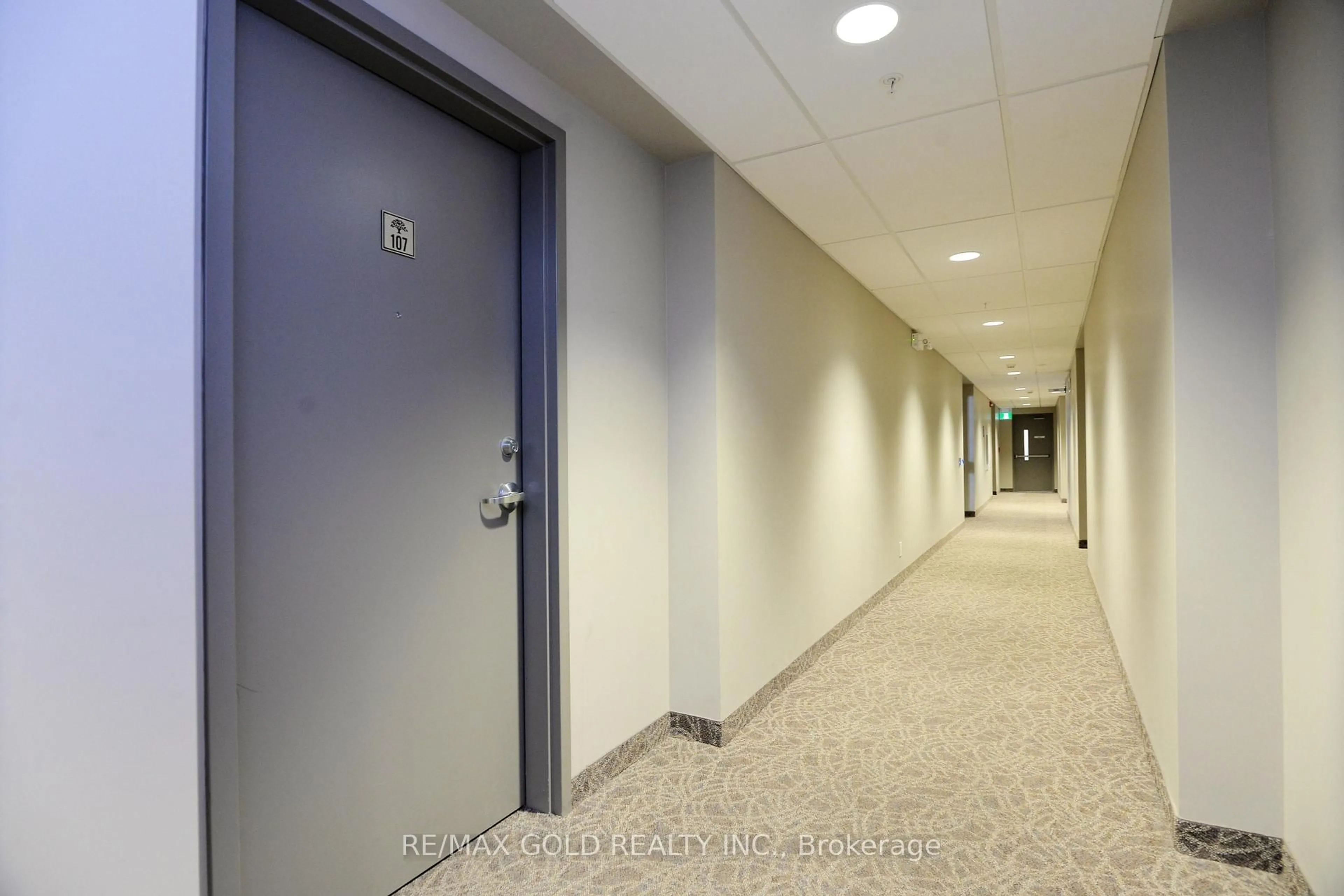 Indoor foyer for 175 Commonwealth St #107, Kitchener Ontario N2E 0H4