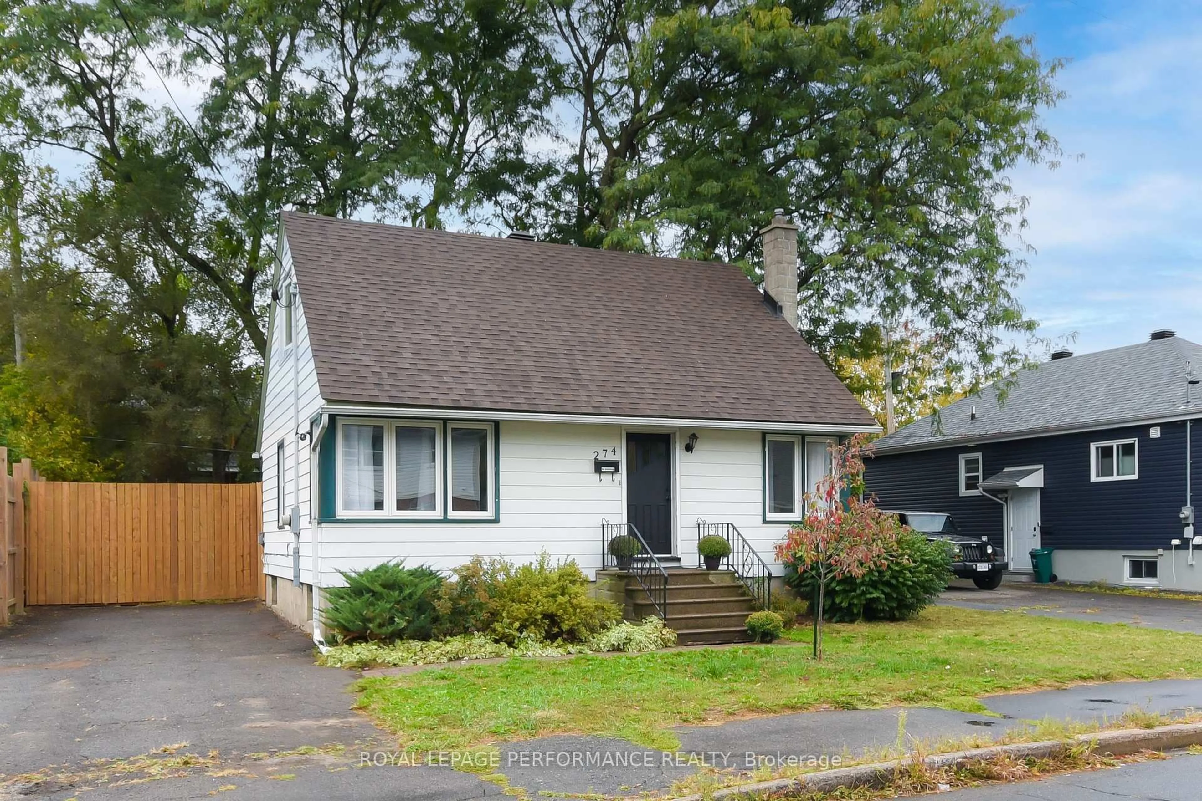 Home with vinyl exterior material, street for 274 Queen Mary St, Ottawa Ontario K1K 1X2