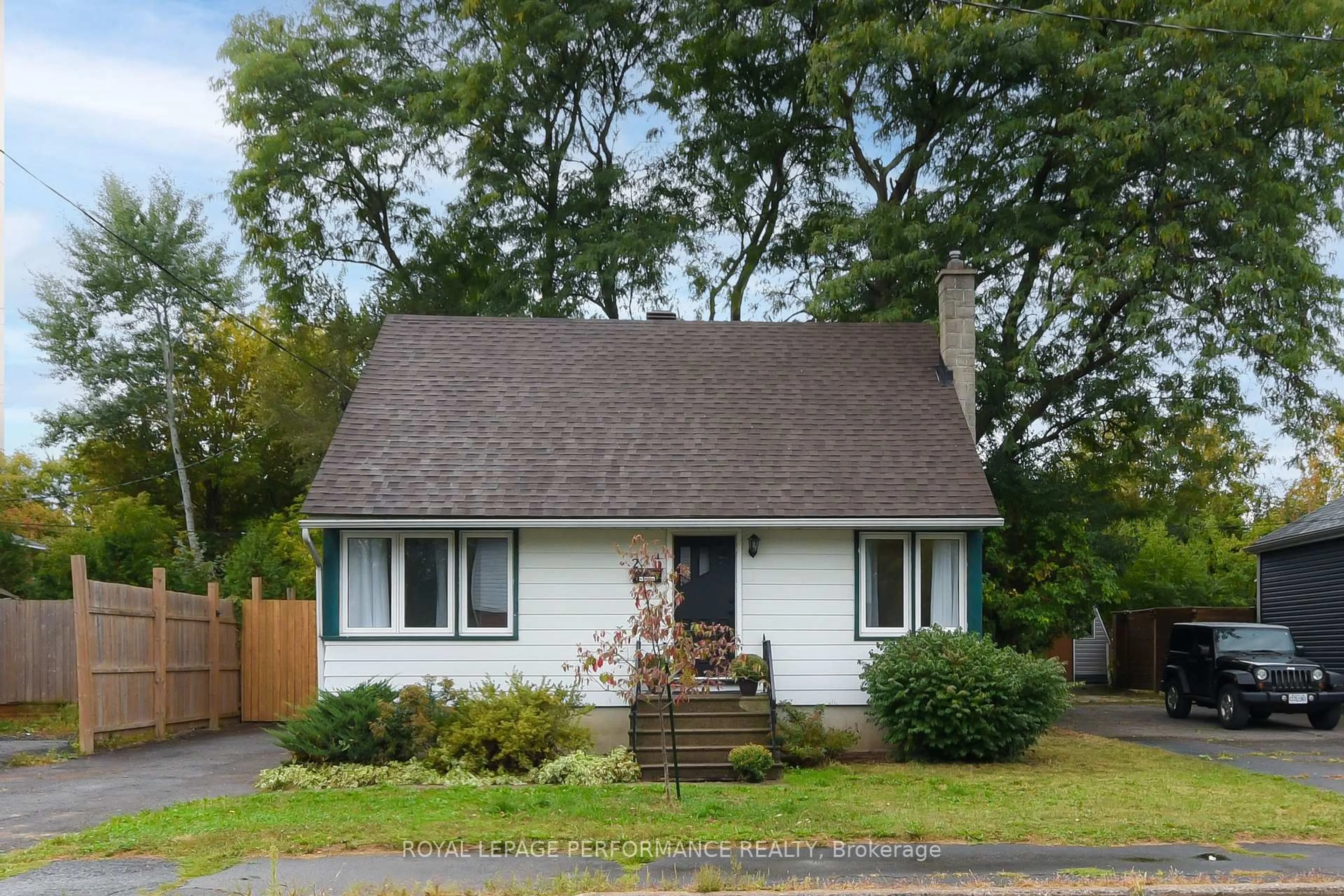 Home with vinyl exterior material, street for 274 Queen Mary St, Ottawa Ontario K1K 1X2