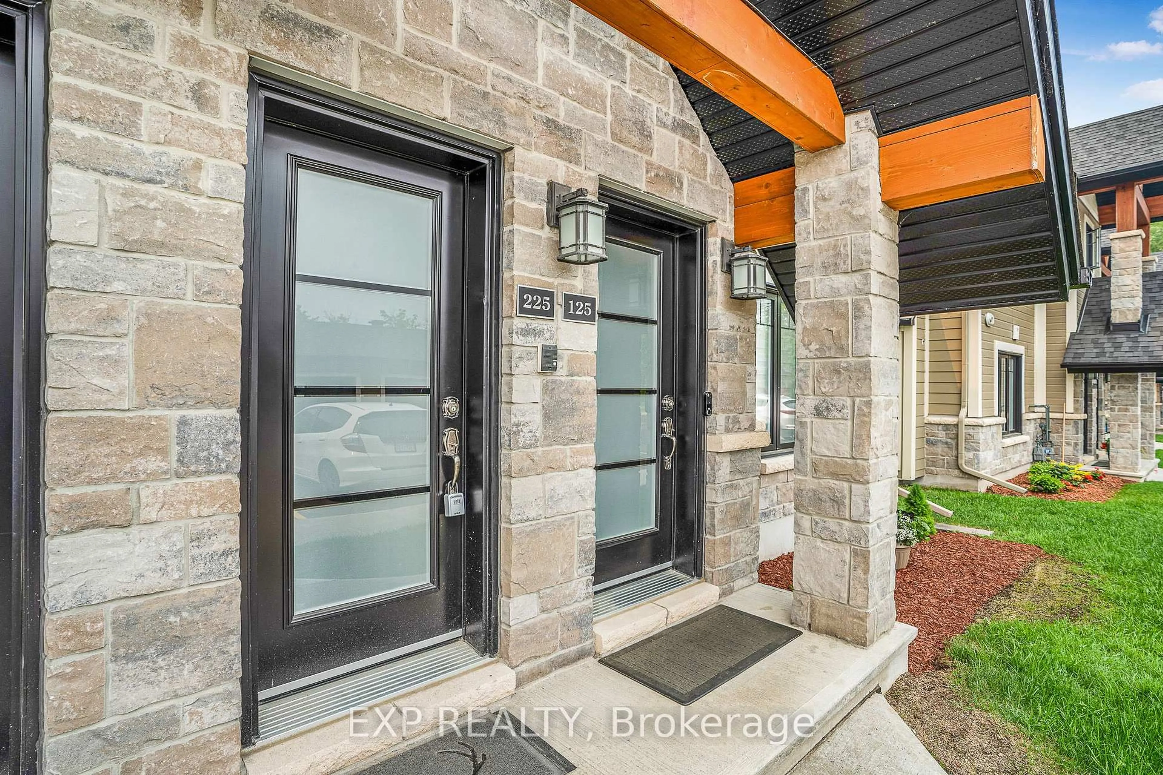 Indoor entryway for 292 Masters Lane #225, Clarence-Rockland Ontario K4K 0K5