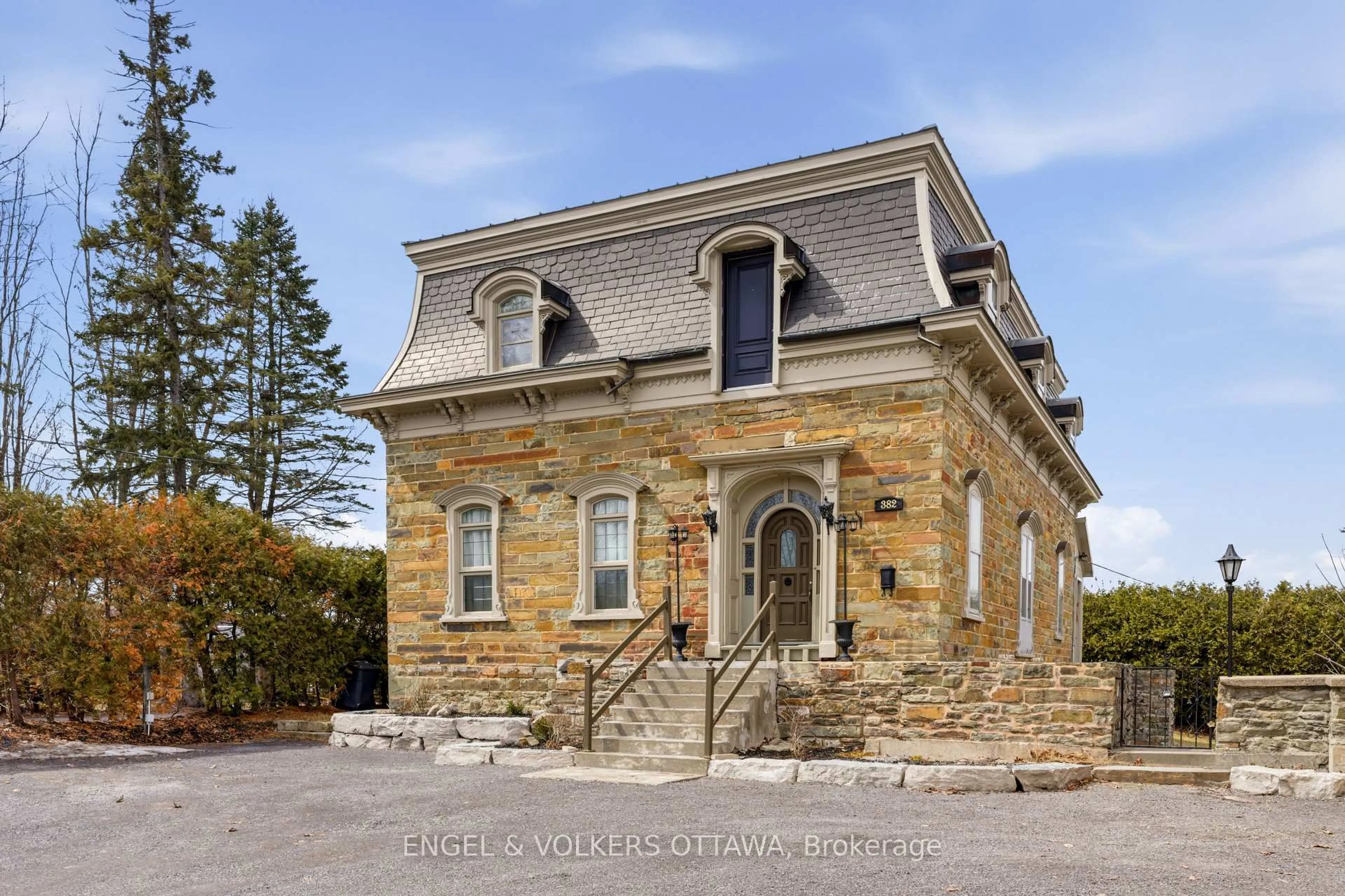 Home with brick exterior material, building for 382 Mcgill St, Hawkesbury Ontario K6A 1R2